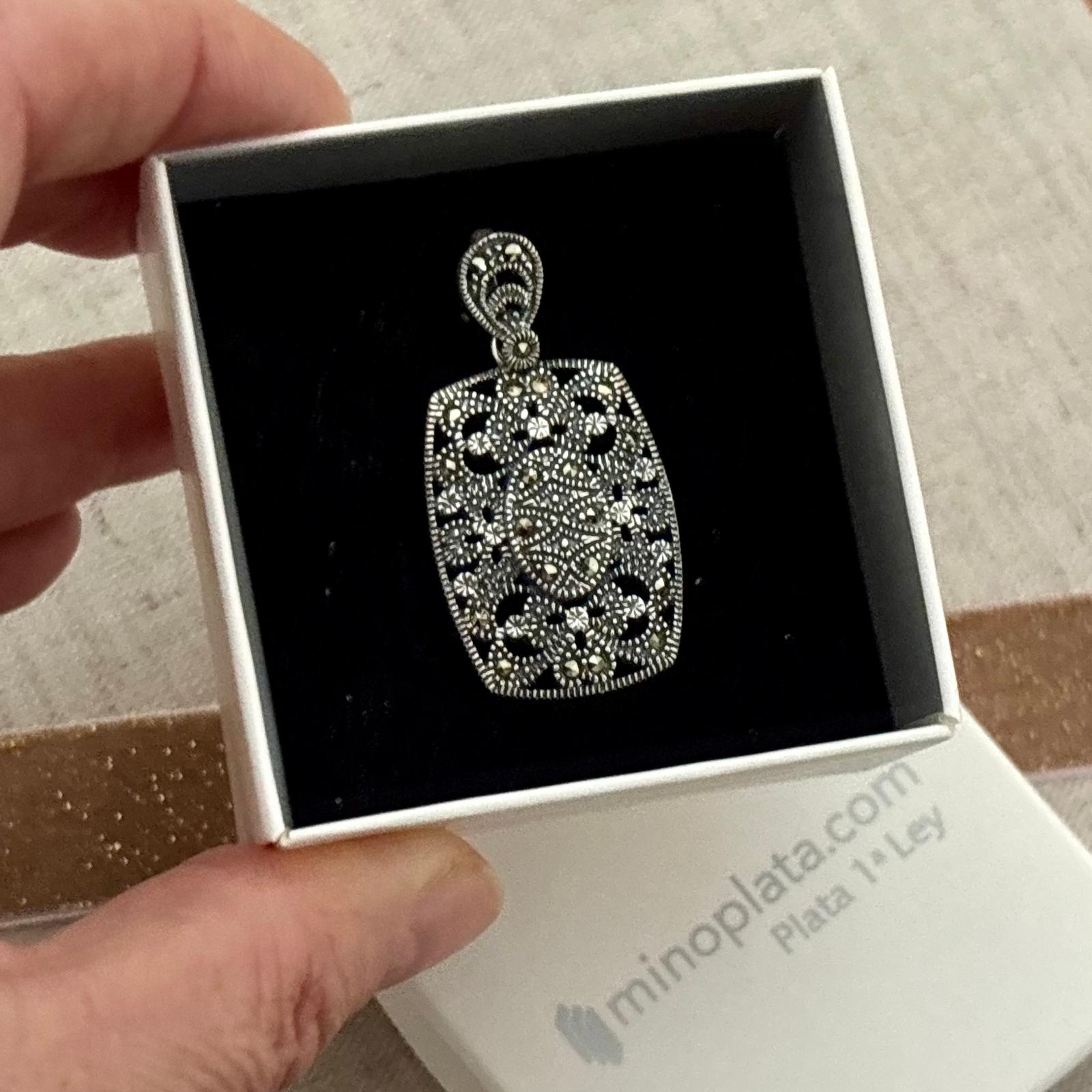 Colgante calado de Plata de ley envejecida con piedras Marquesitas 4