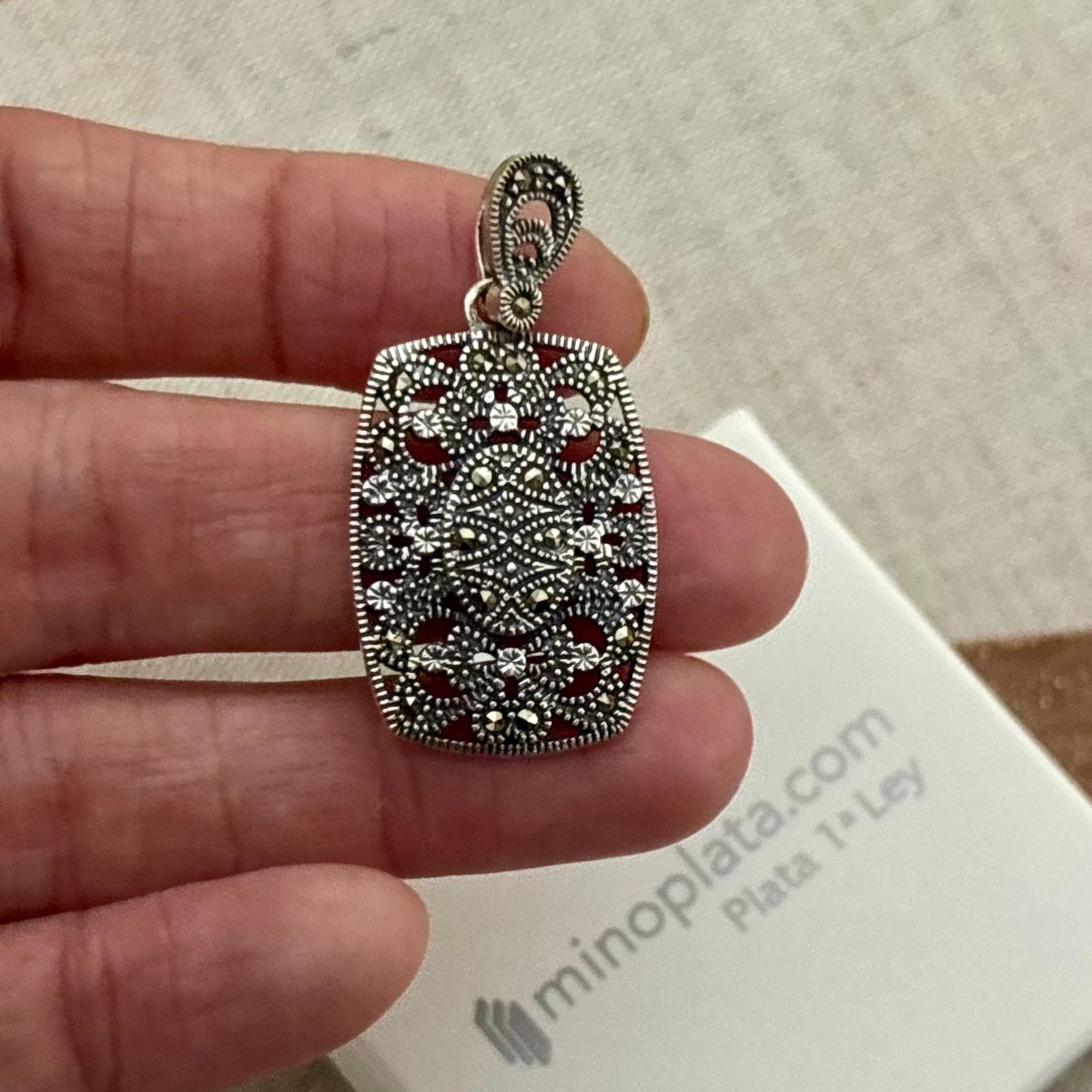 Colgante calado de Plata de ley envejecida con piedras Marquesitas