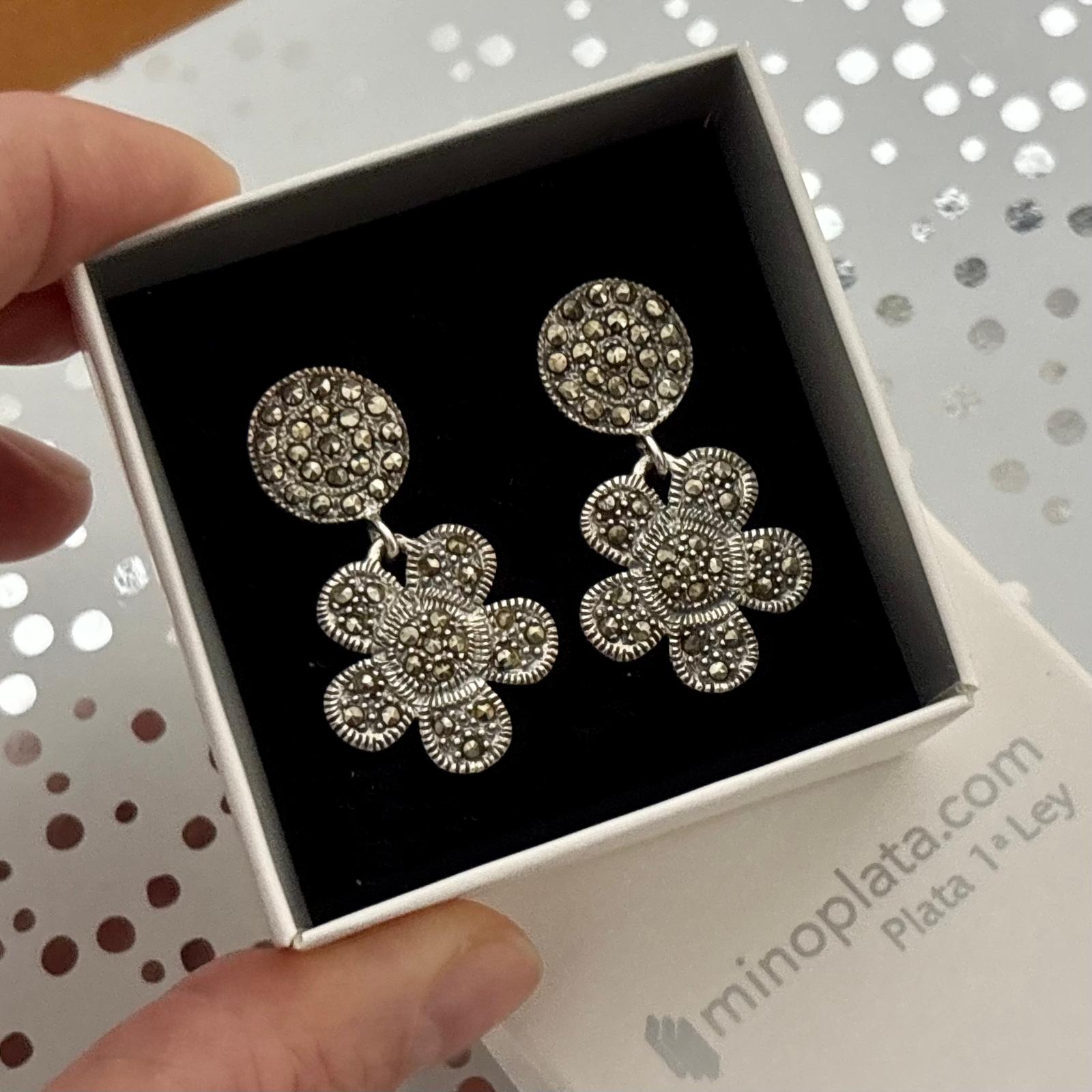 Pendientes largos flor de Plata vieja y piedras Marquesitas