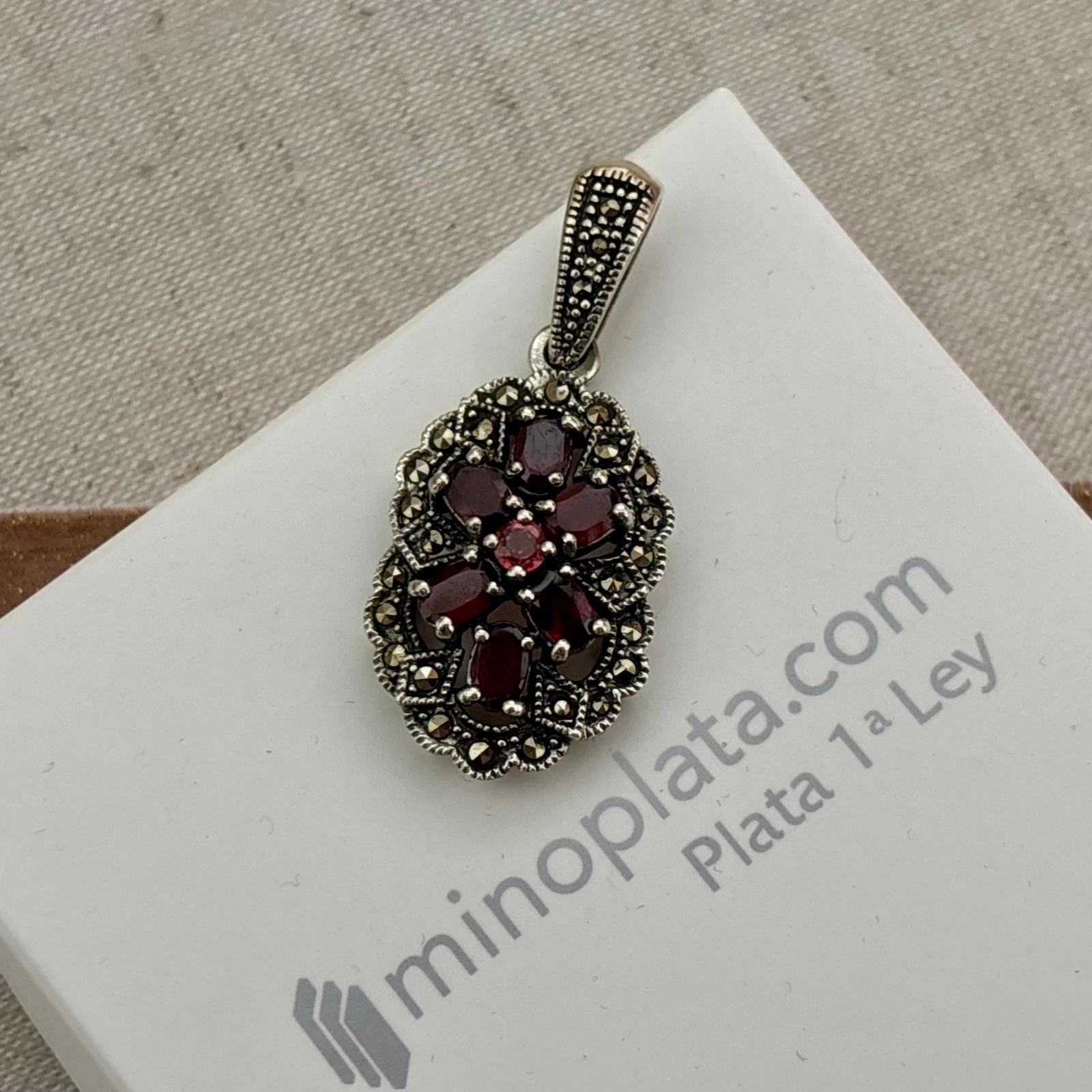 Colgante calado de Plata de ley envejecida con piedras naturales Granates y Marquesitas 4