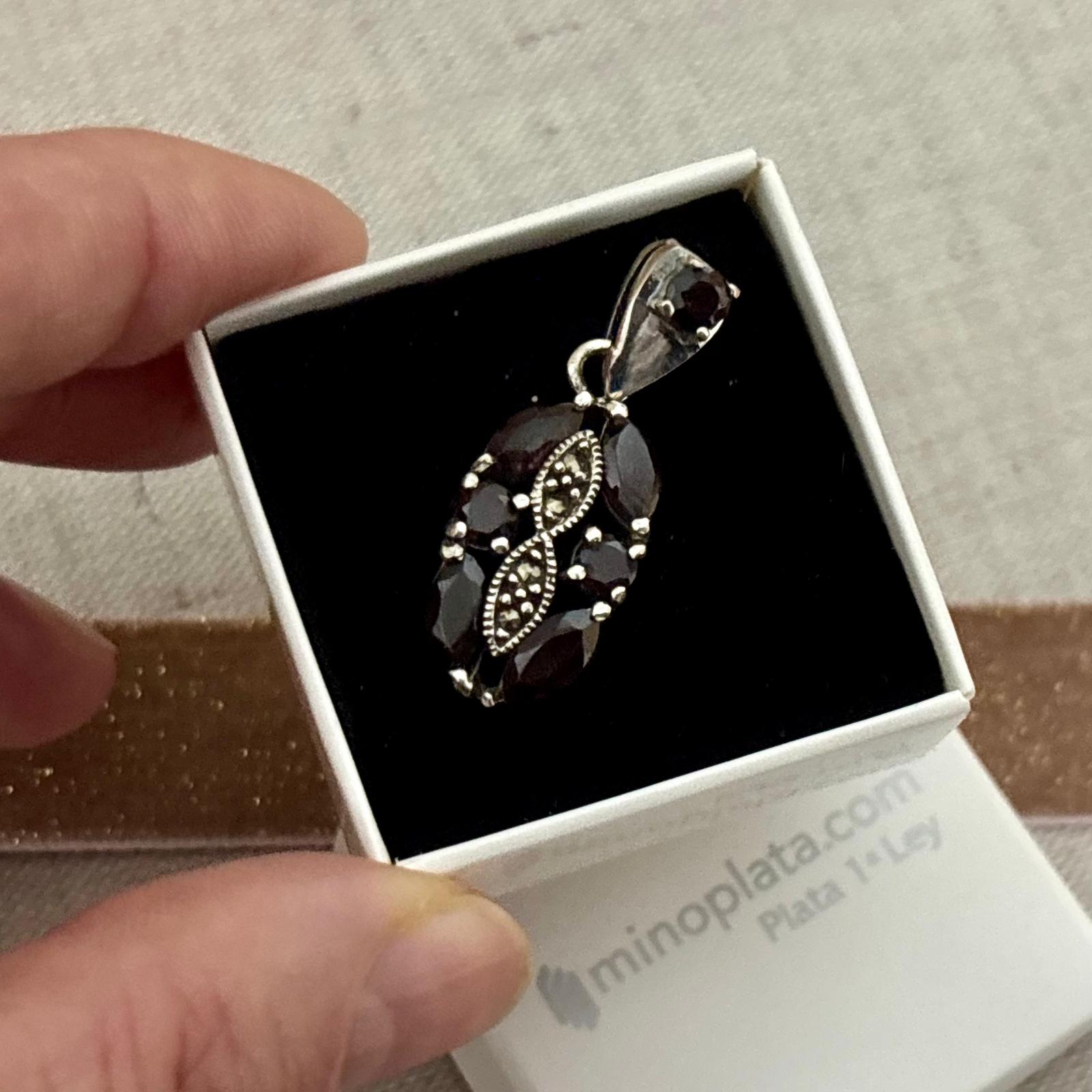 Colgante de Plata vieja con piedras naturales granates y marquesitas 4