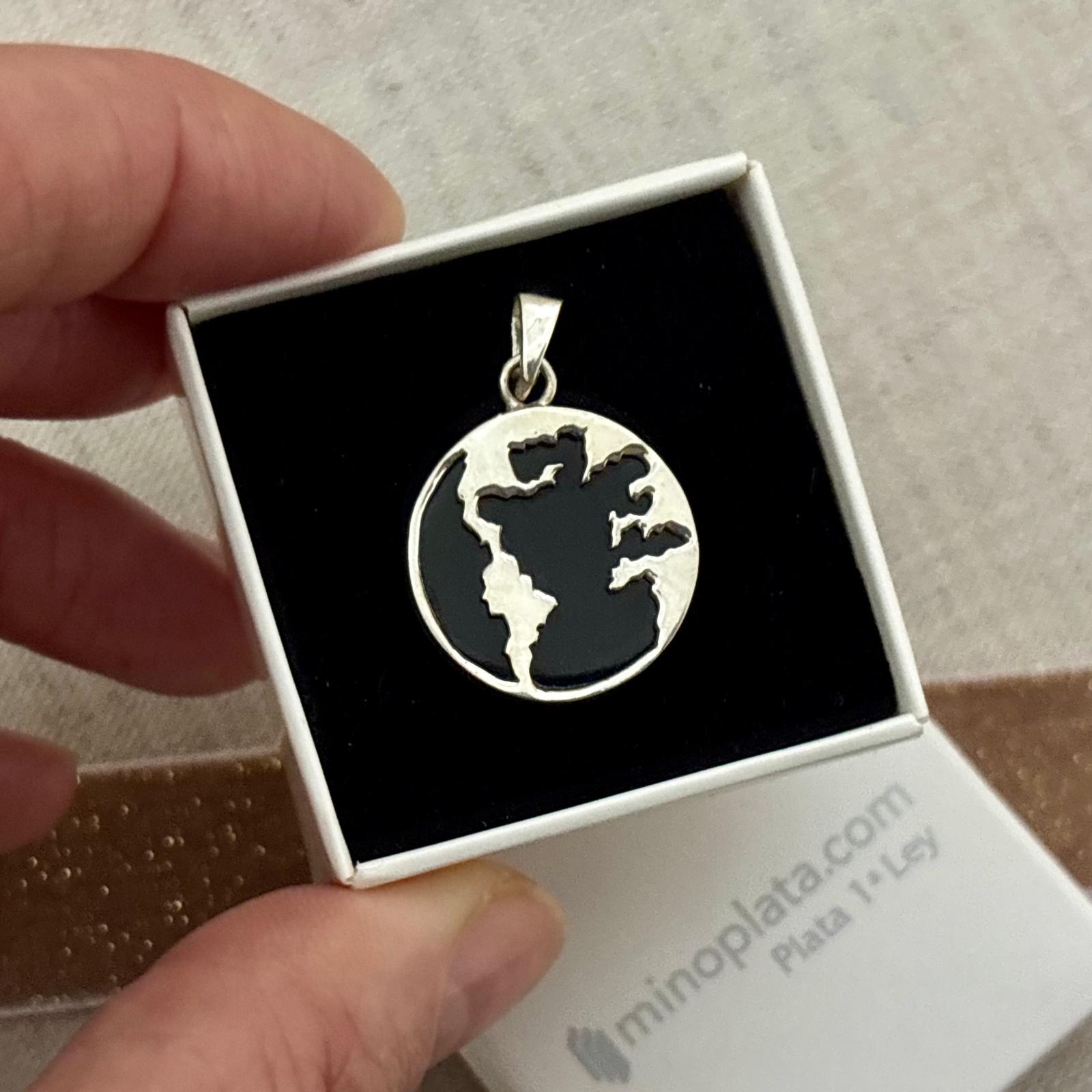 Colgante mundo 20mm de Plata de ley 925 con piedra negra 3