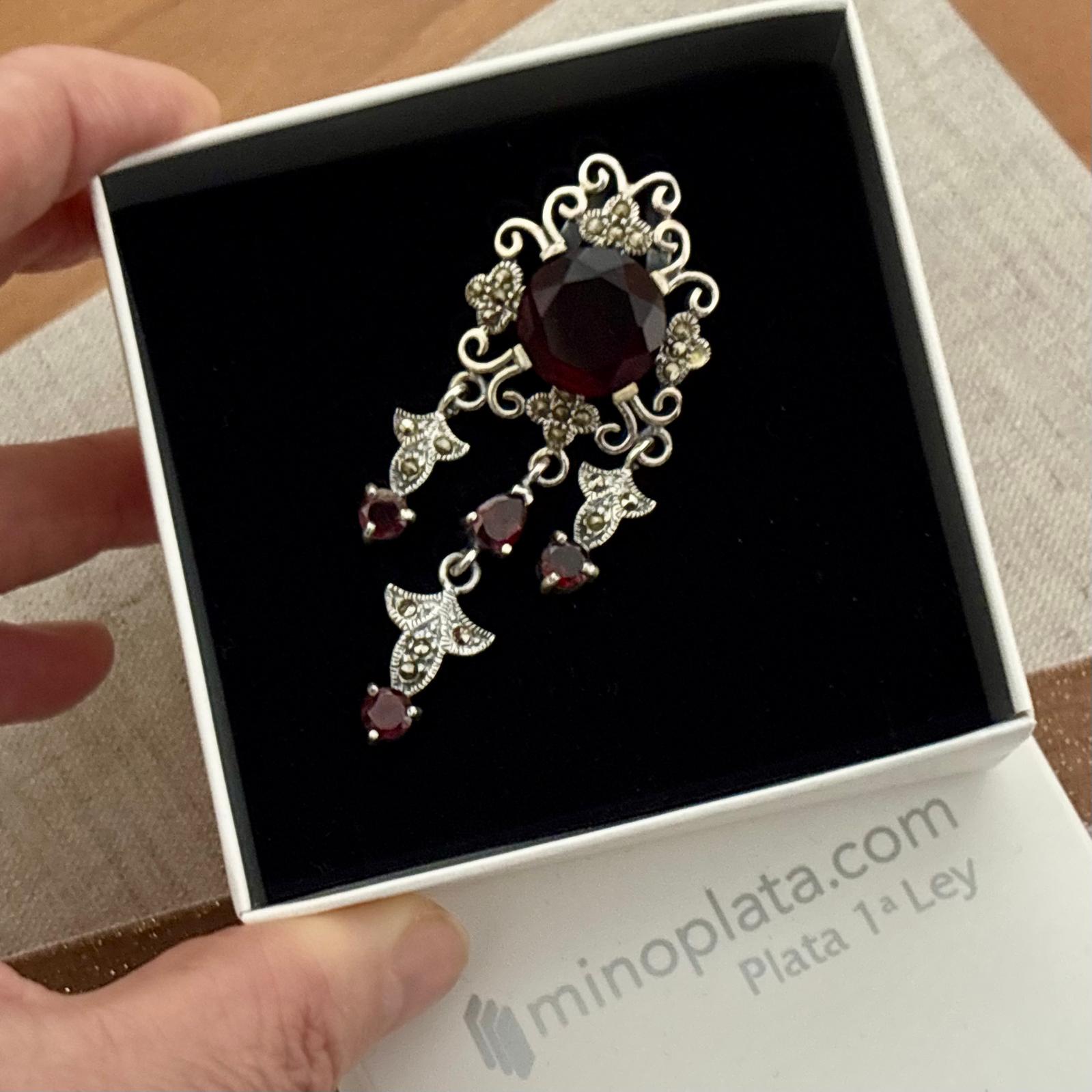 Colgante largo de Plata de ley envejecida con piedras naturales Granates y Marquesitas 4