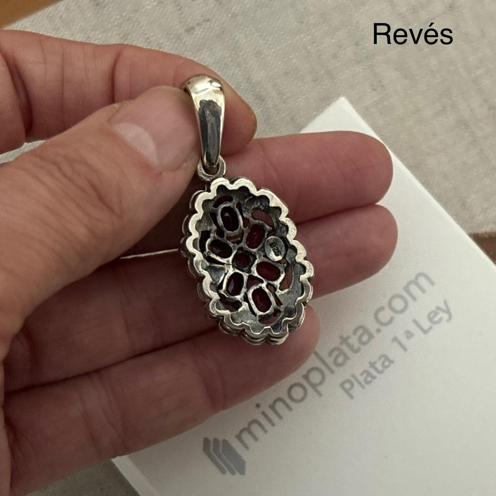 Colgante calado de Plata de ley envejecida con piedras naturales Granates y Marquesitas