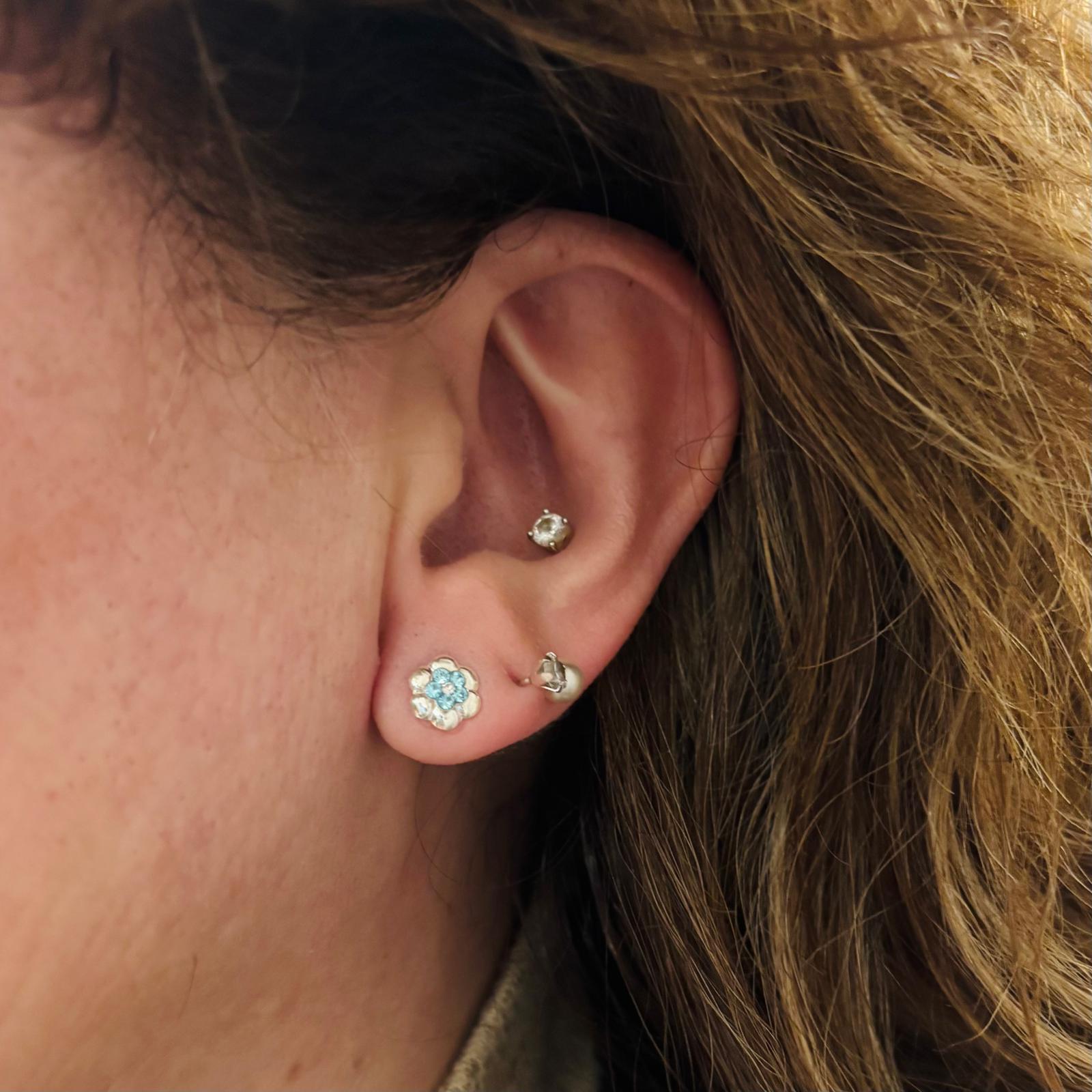 Pendientes infantiles flor de Plata de ley 925 con cristales azules 4