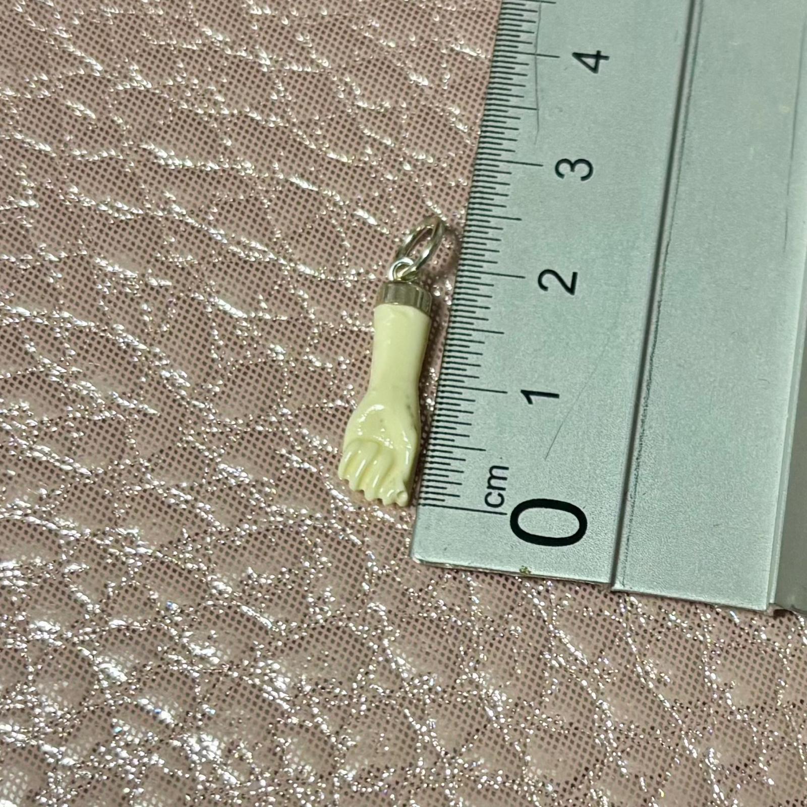 Higa Colgante amuleto puño beig con Plata de ley