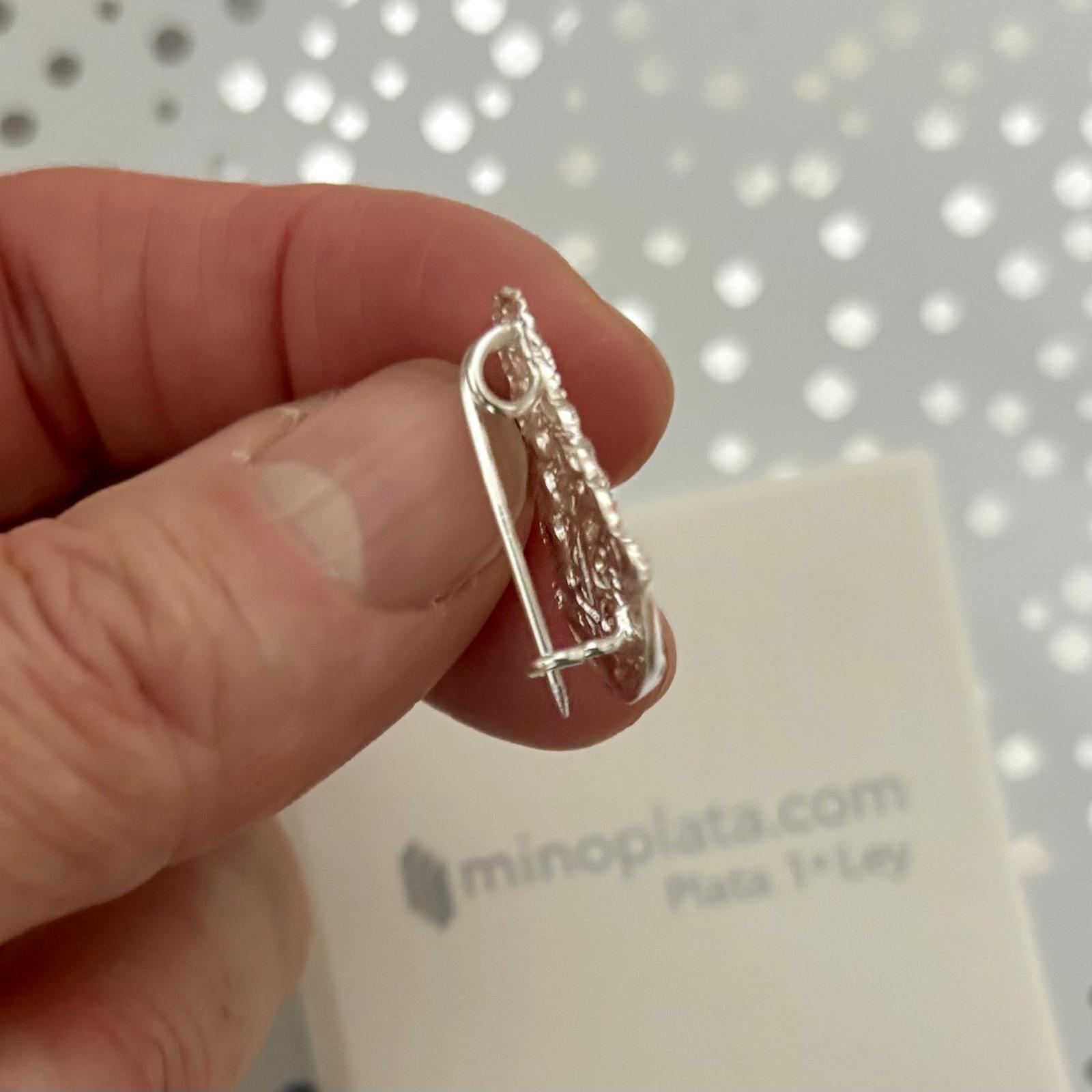 Broche Virgen del Rocío silueta de Plata de ley 925 24mm x 18mm 3