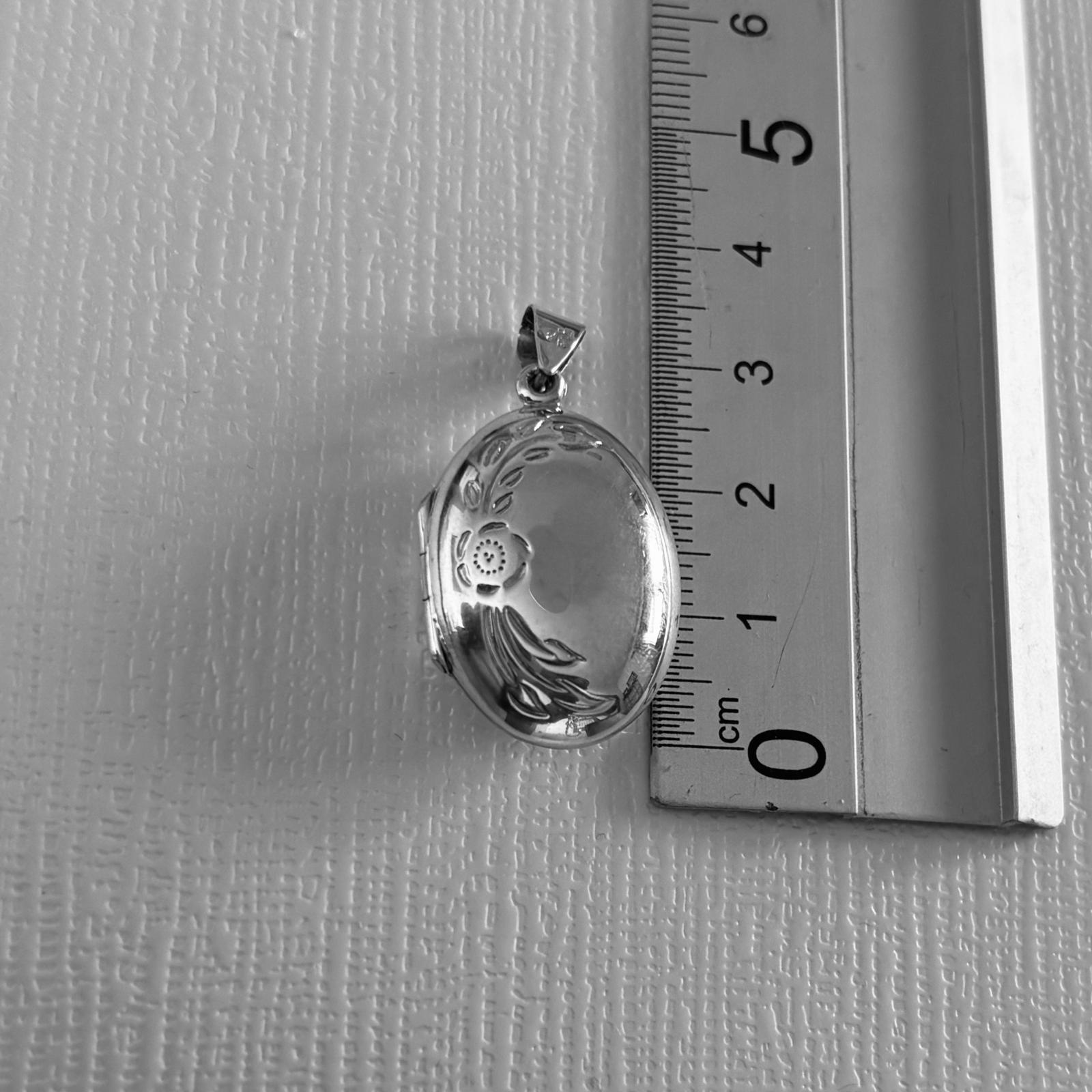 Colgante guarda fotos ovalado de Plata de ley grabada 25mmx18mm 4