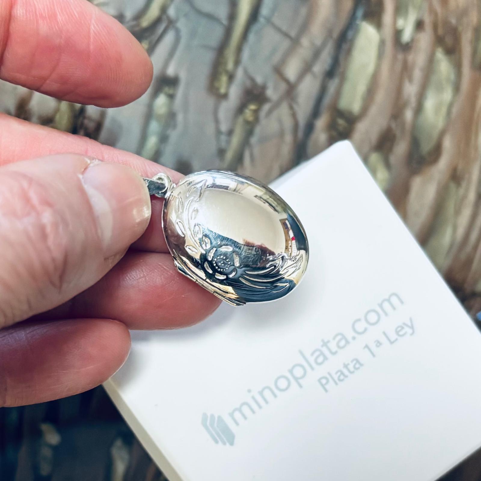 Colgante guarda fotos ovalado de Plata de ley grabada 25mmx18mm 3