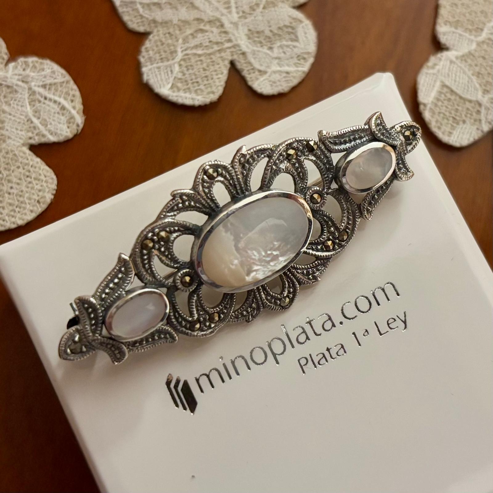 Broche calado de Plata de ley envejecida con Nácar y Marcasitas 3