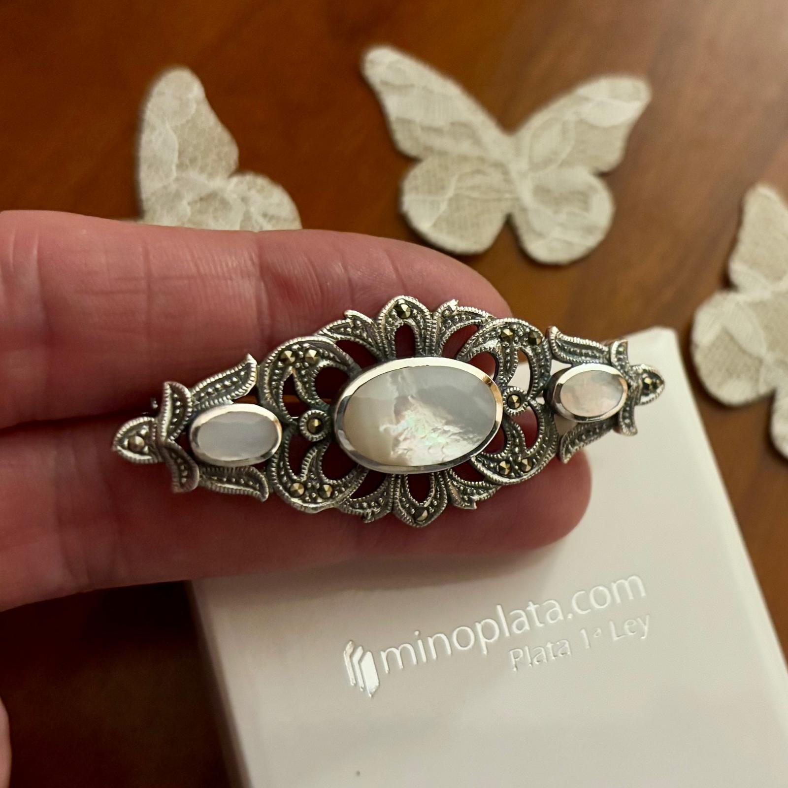 Broche calado de Plata de ley envejecida con Nácar y Marcasitas 4