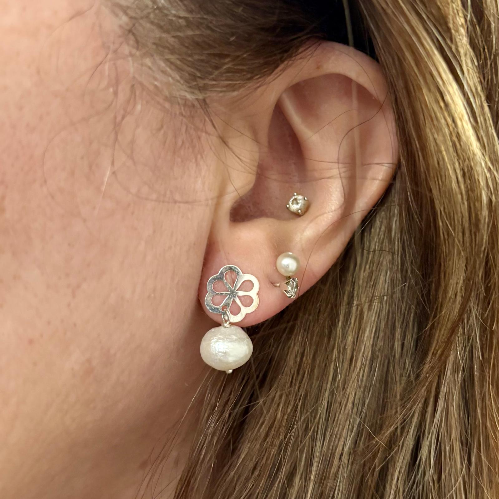 Pendientes flor de Plata de ley con Perlas sintéticas colgantes 4