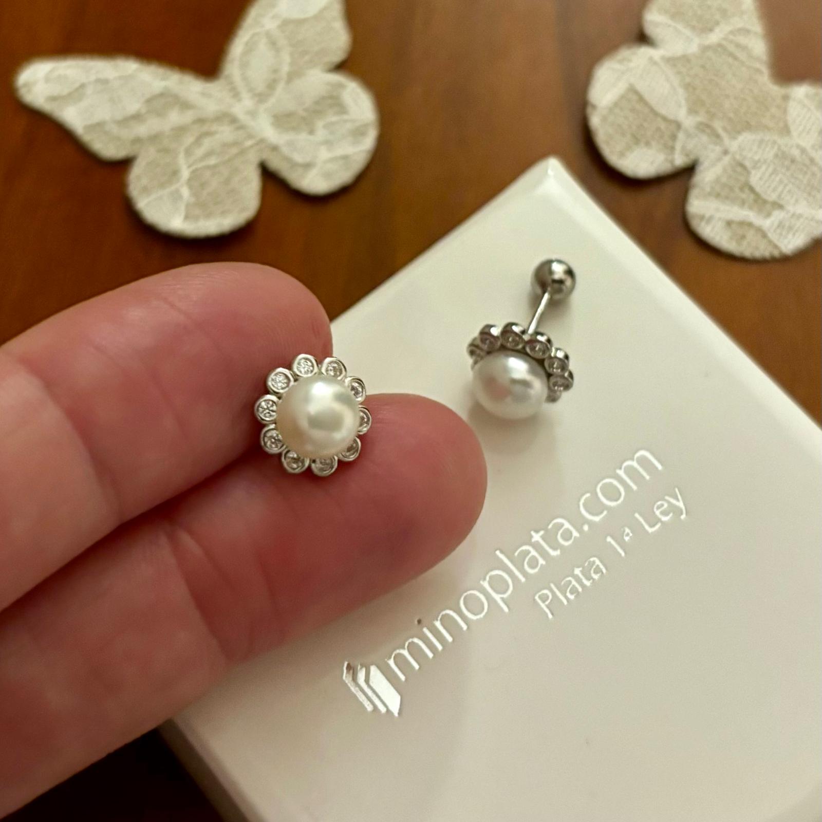 Pendientes flor de Plata rodiada con Perlas Cultivadas y Circonitas cierre rosca