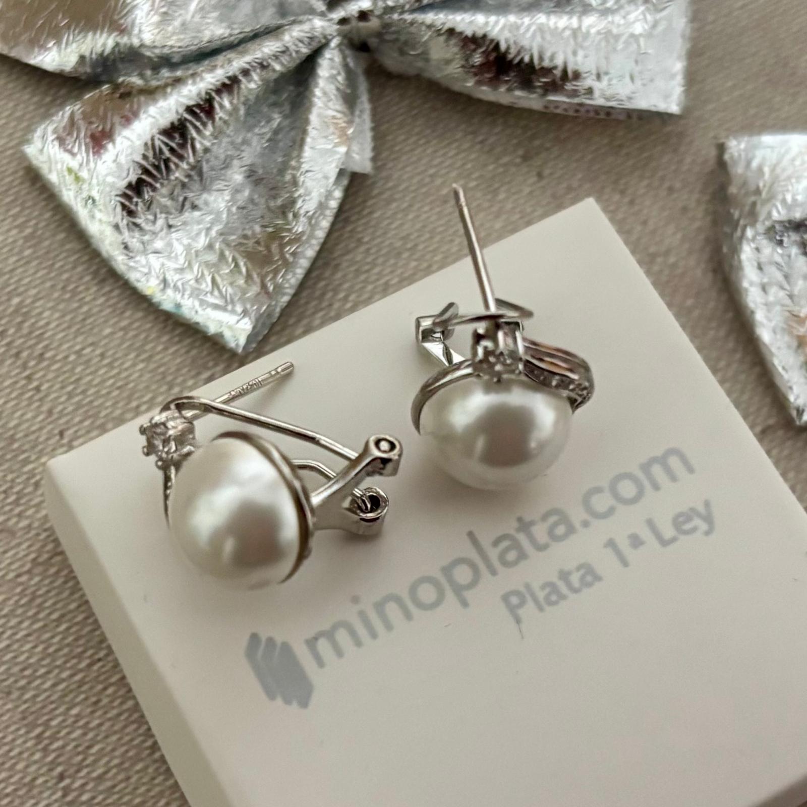 Pendientes japonesa perla de río 10mm en Plata de ley rodiada con cierre omega 3