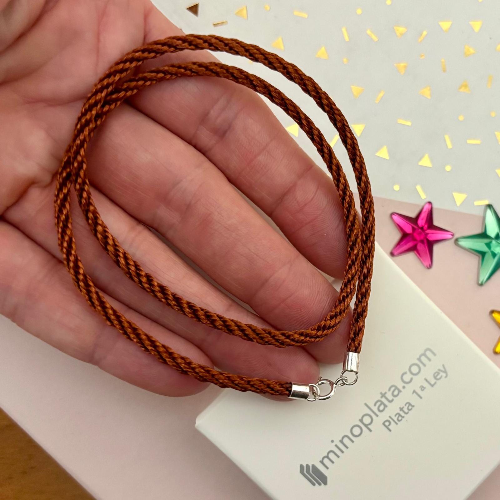 Gargantilla unisex de seda reliada color marrón 2,5mm con cierre de Plata de ley 925 50cm