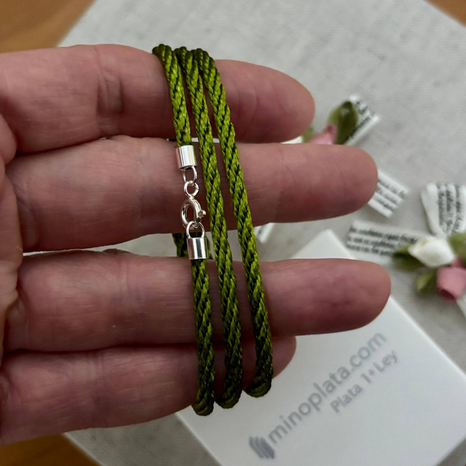 Gargantilla de seda verde reliada 2,5mm con cierre de Plata de ley 925 50cm