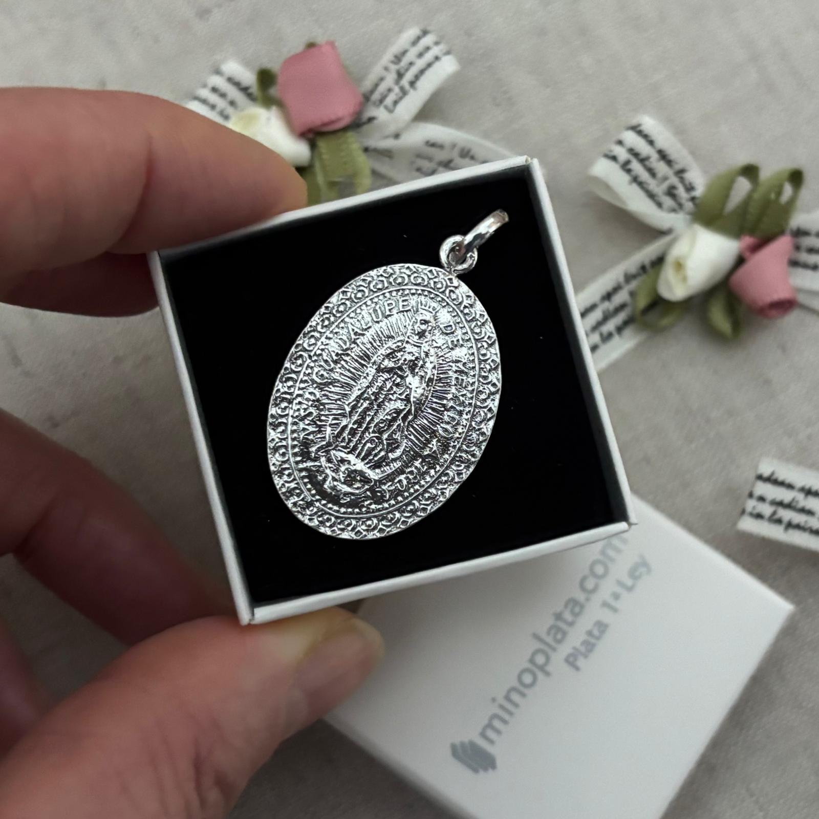 Medalla Virgen de Guadalupe de Plata de ley envejecida