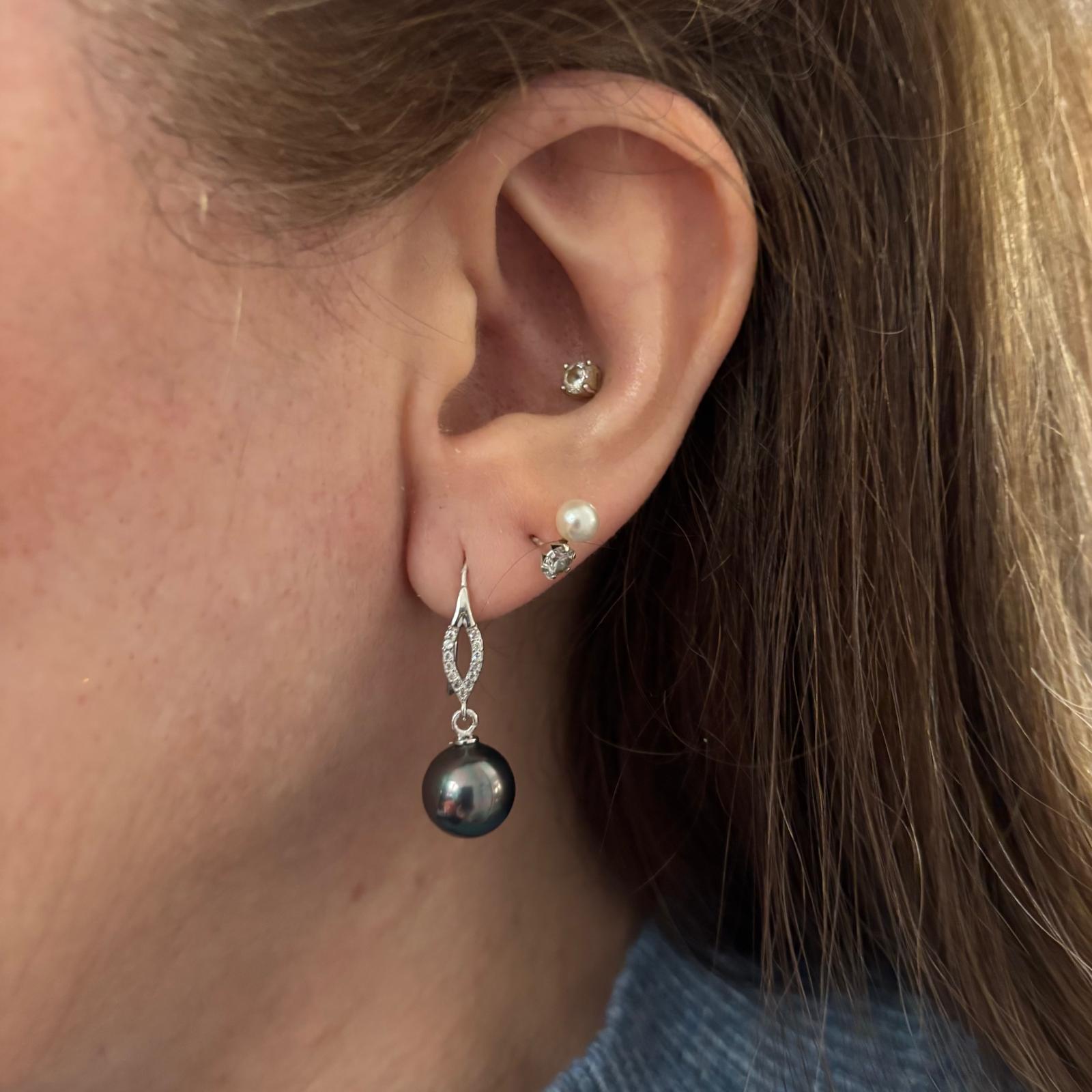 Pendientes largos Perlas shell grises en Plata de ley rodiada con Circonitas 3