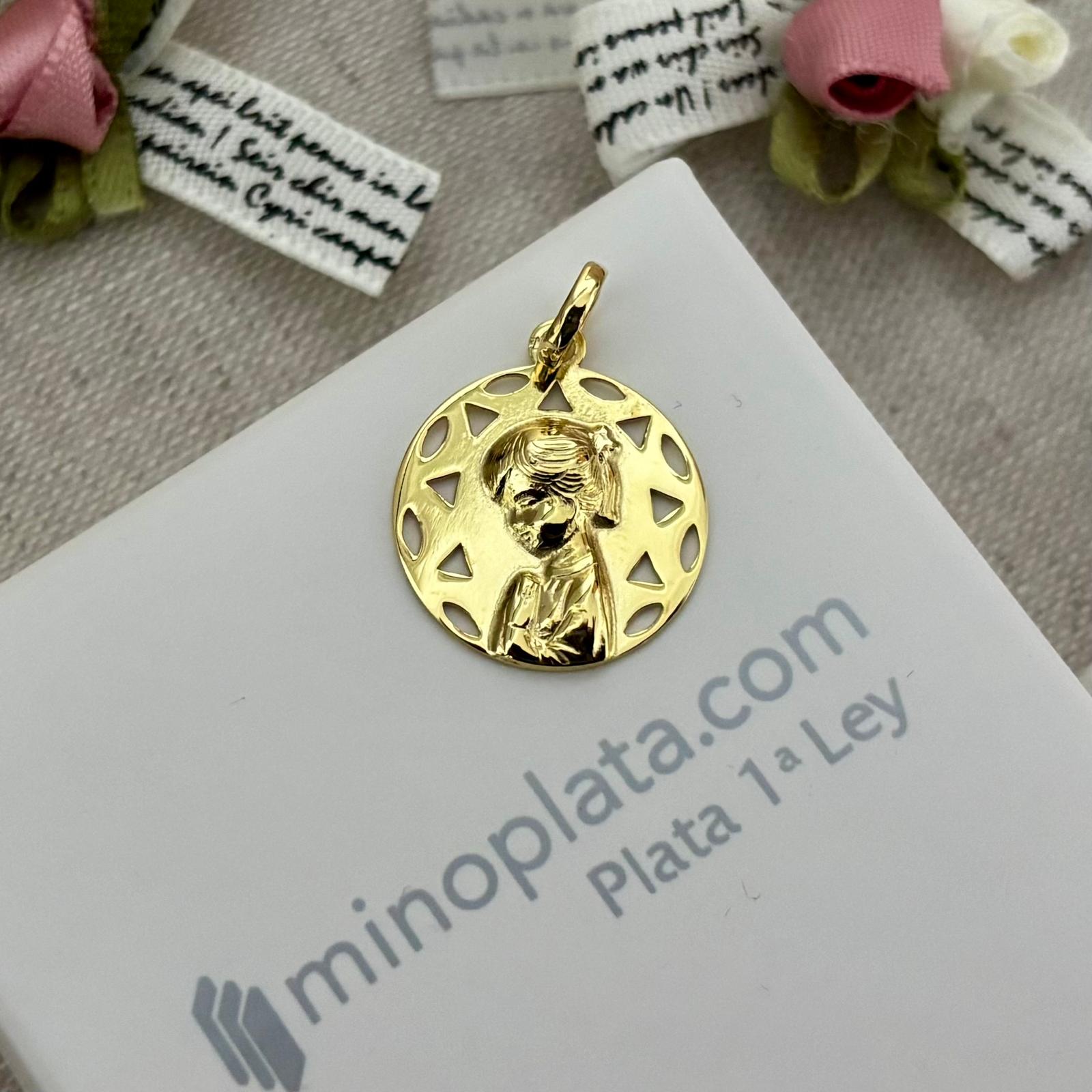 Medalla Primera Comunión Virgen Niña de Plata de ley chapada en Oro triángulos calados