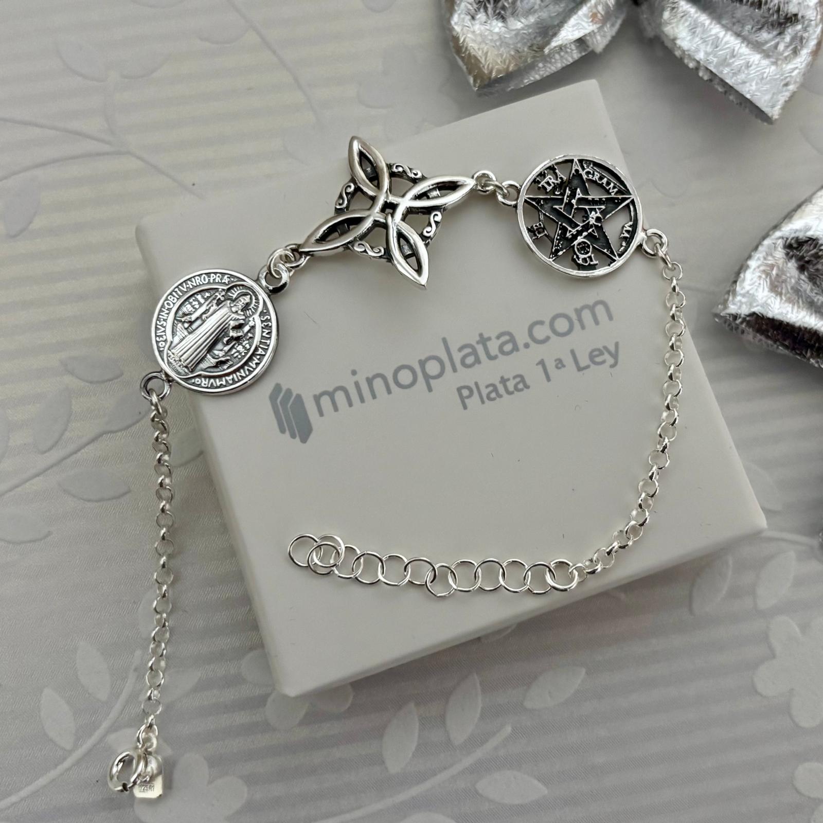 Pulsera triple protección Nudo de Bruja, Medalla San Benito y Tetragramatón de Plata de ley envejecida 5