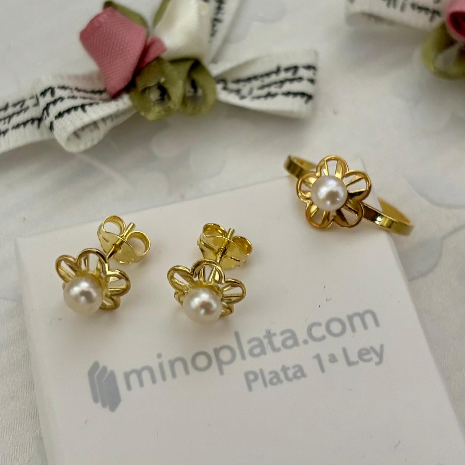 Juego de Pendientes y Sortija Primera Comunión flor calada de Plata de ley chapada en Oro con Perlas cultivadas 4