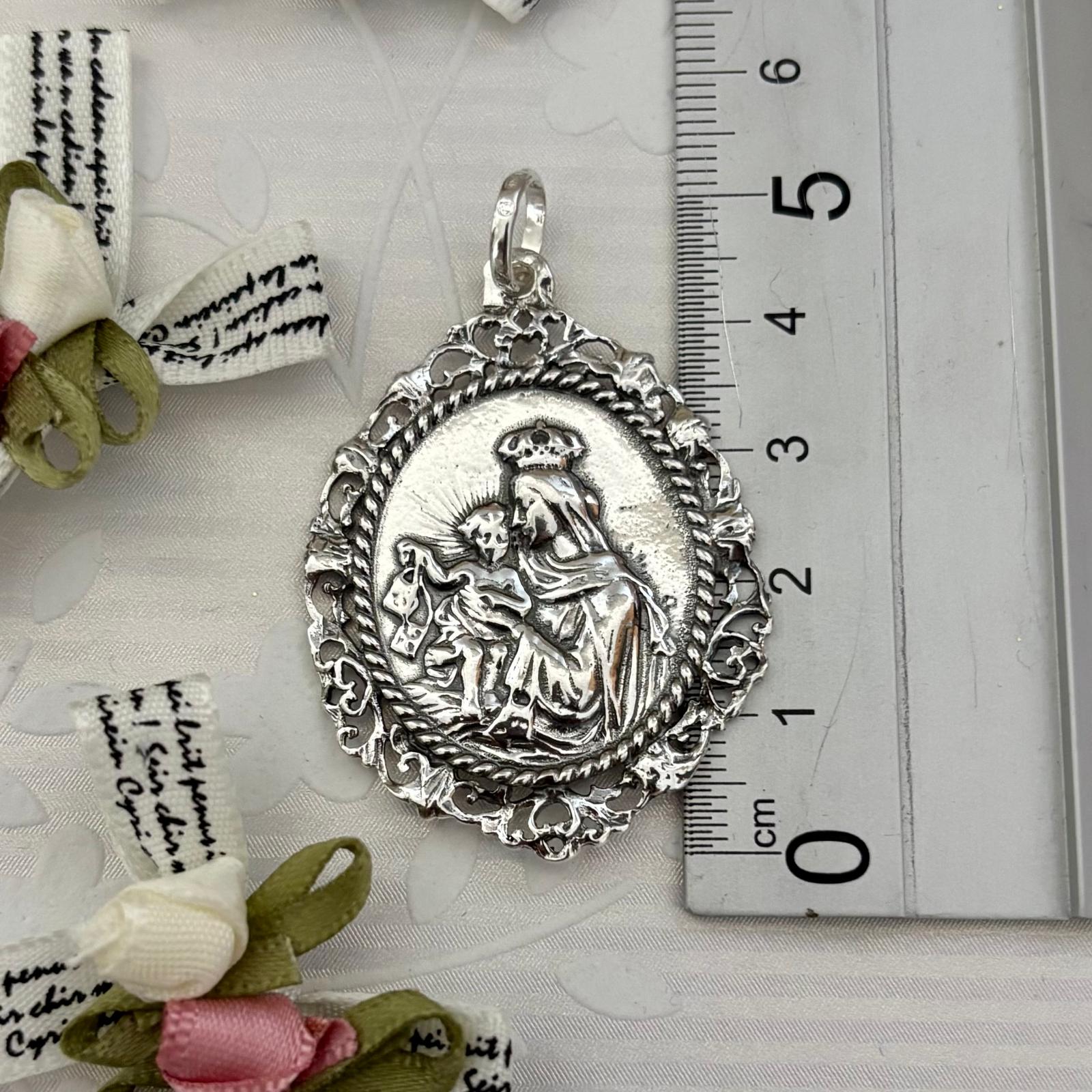 Medalla Virgen del Carmen de Plata de ley envejecida y calada 4