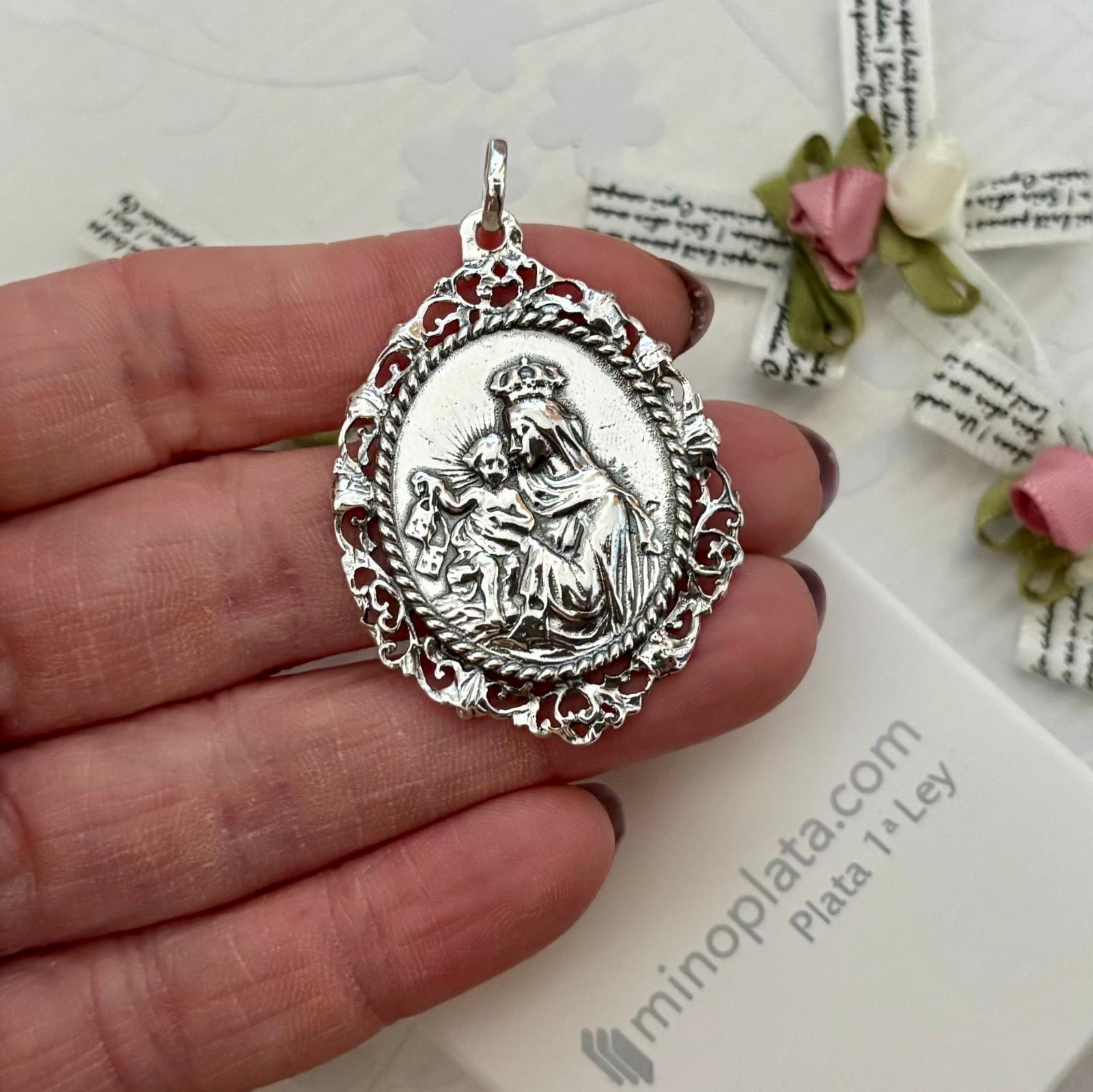 Medalla Virgen del Carmen de Plata de ley envejecida y calada