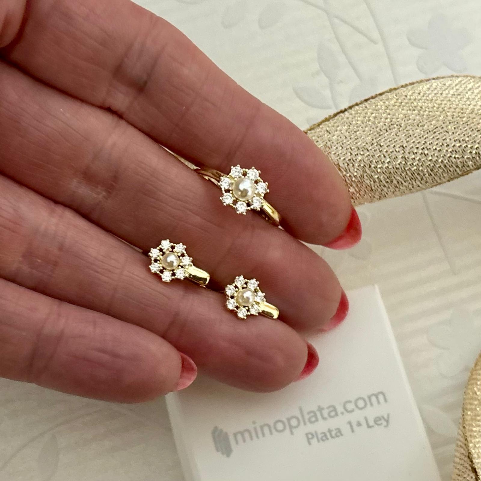 Conjunto Pendientes y Sortija flor de Plata dorada con Circonitas y Perlas cultivadas