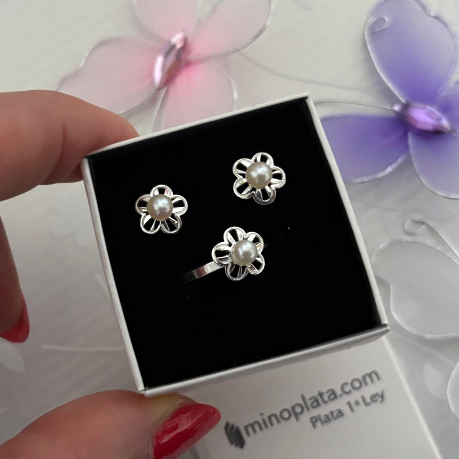 Conjunto de Pendientes y Anillo flor en Plata de ley 925 con Perlas cultivadas Primera Comunión 3