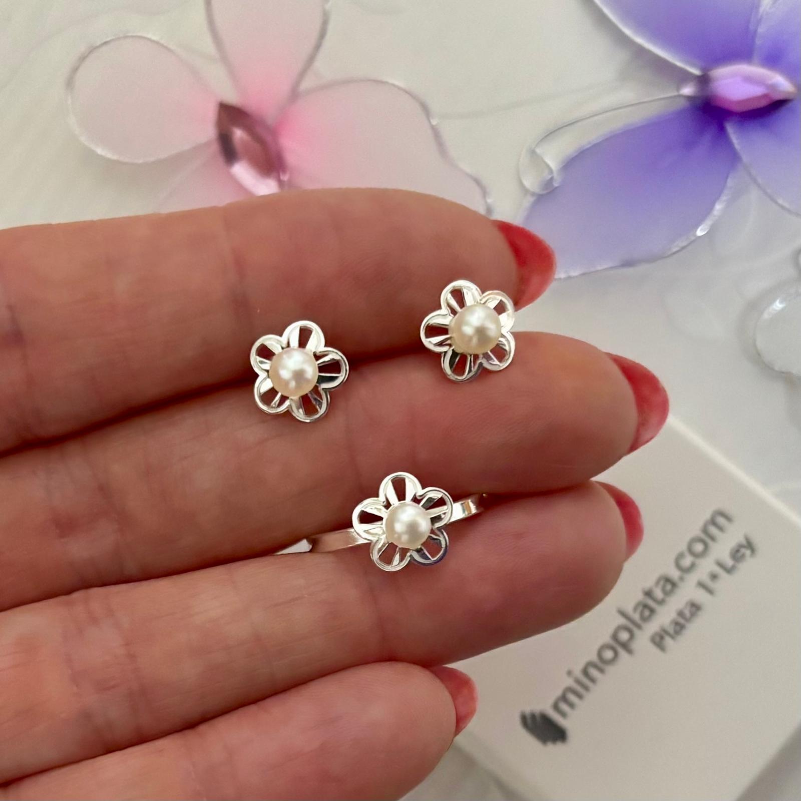 Conjunto de Pendientes y Anillo flor en Plata de ley 925 con Perlas cultivadas Primera Comunión 4