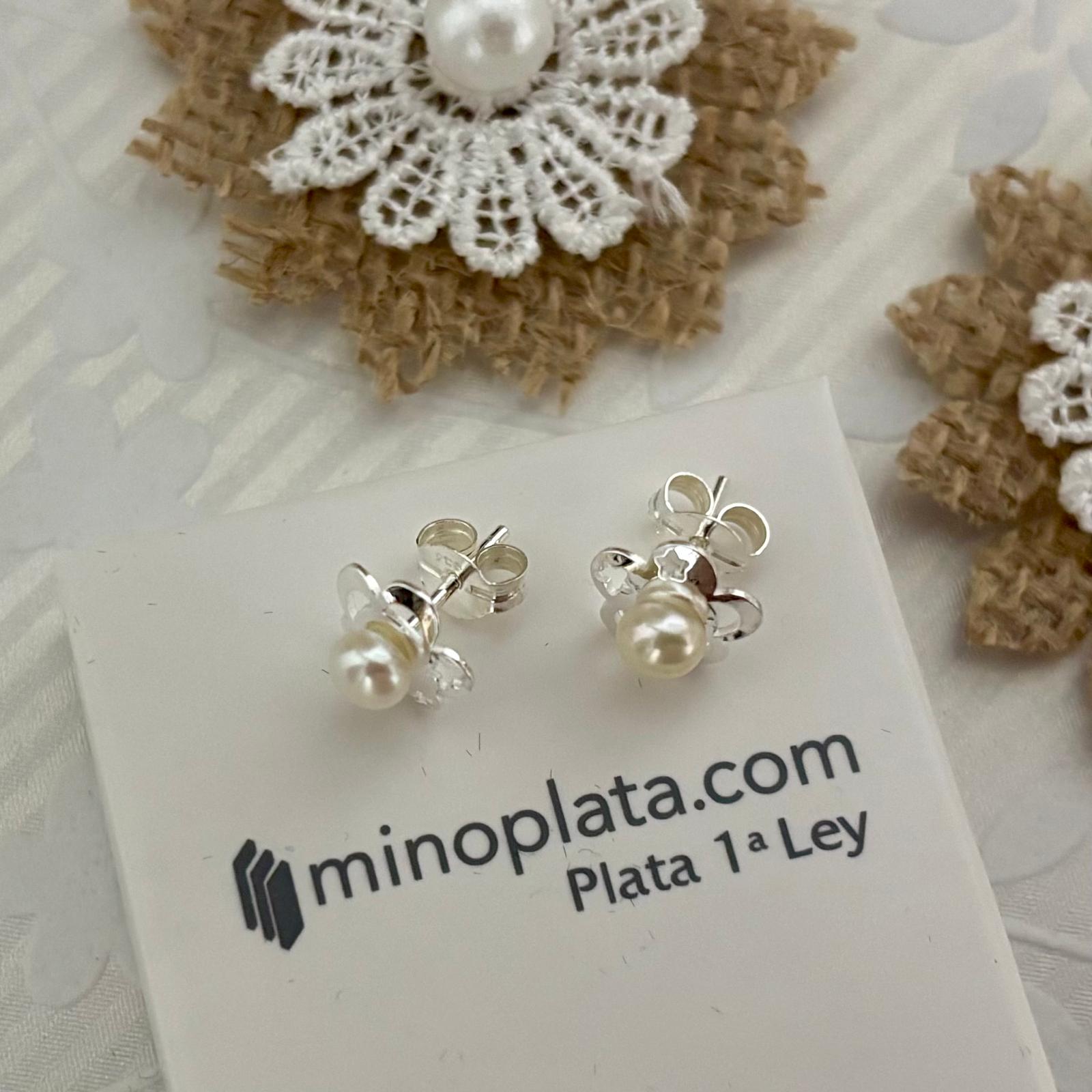 Pendientes niña Comunión de Plata de ley 925 flor con estrellas caladas y Perlas cultivadas 3
