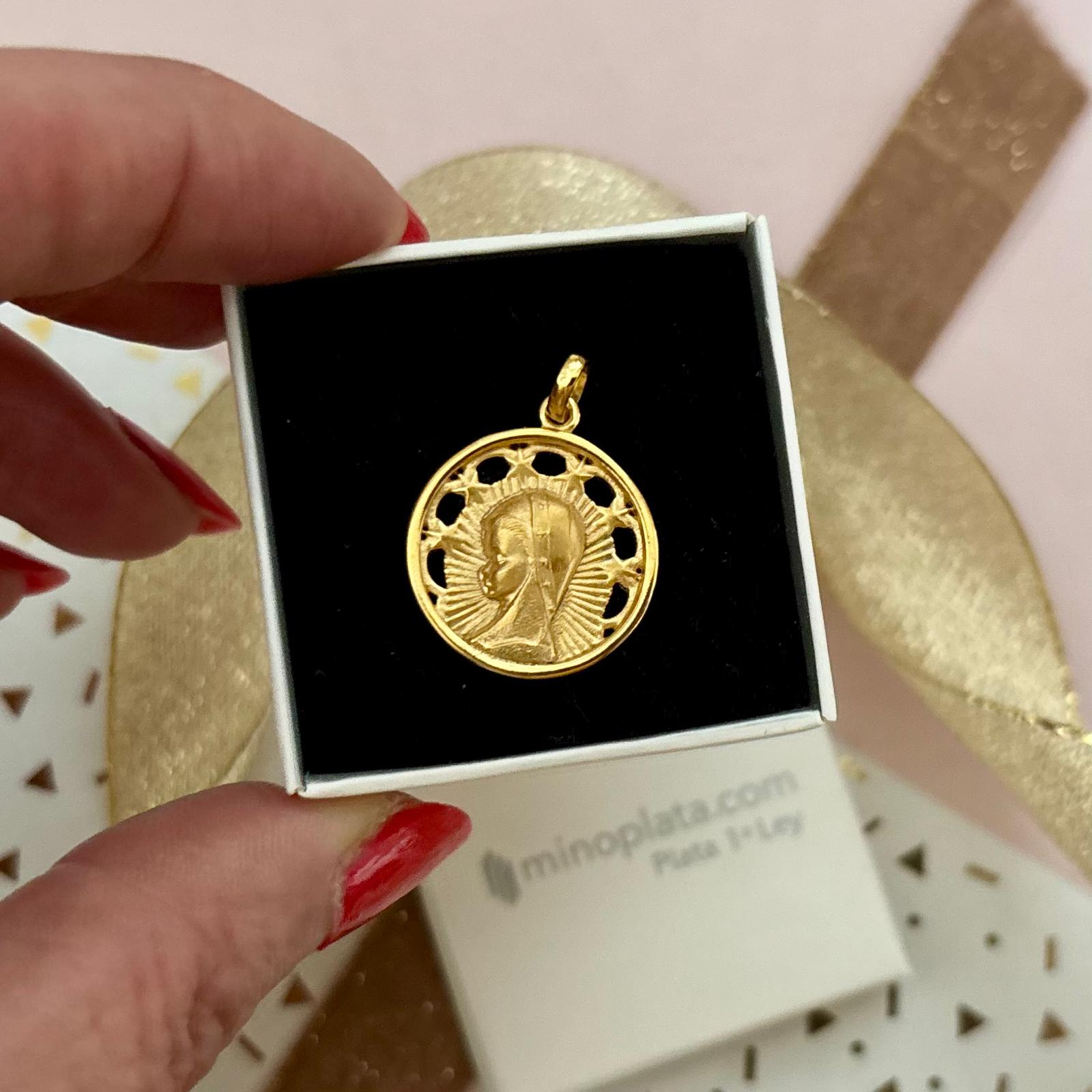 Medalla calada de Plata de ley chapada en Oro Virgen Niña 20mm Primera Comunión 5