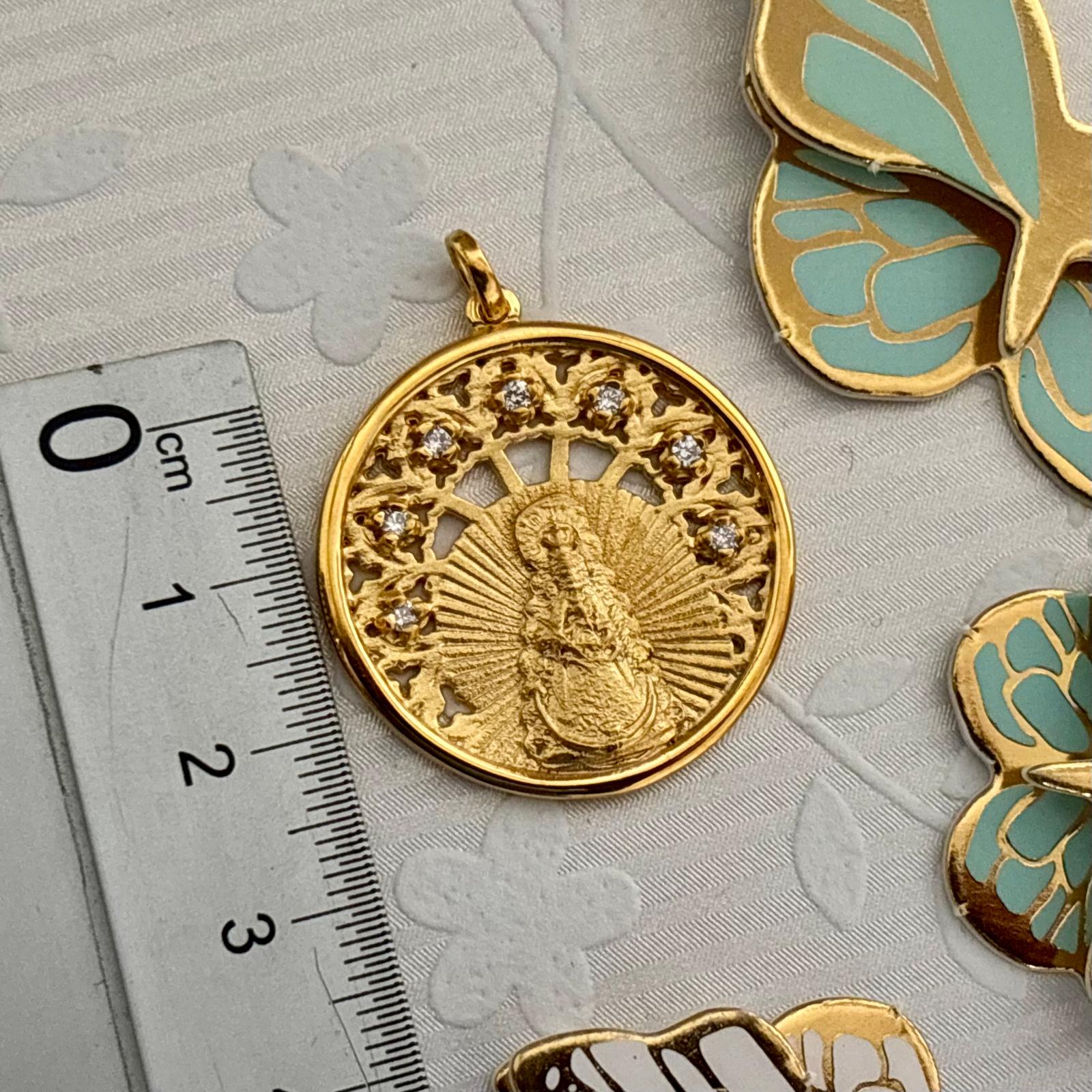 Medallón Virgen del Rocío 30mm de Plata de ley chapada en Oro con Circonitas 3