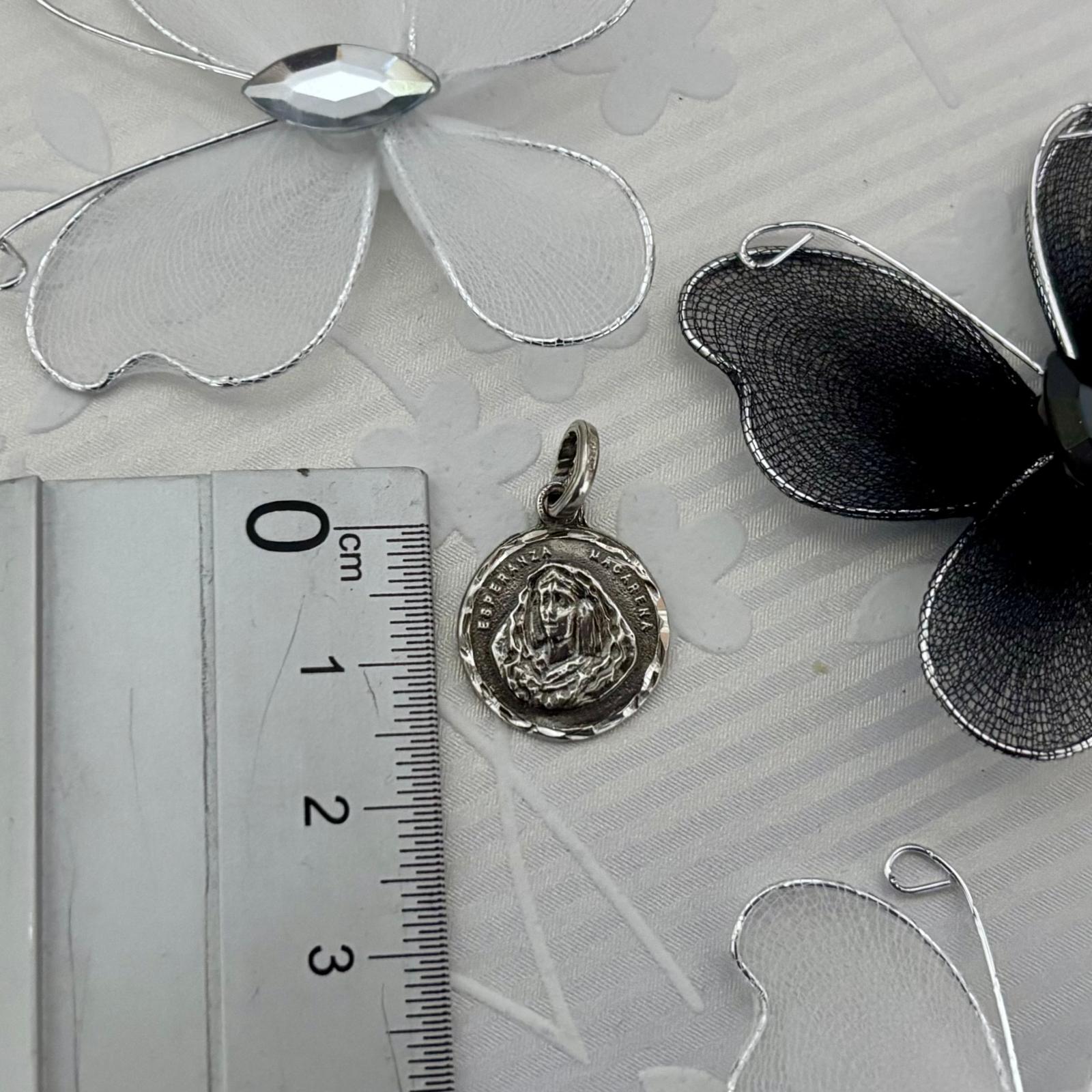 Medalla Virgen de la Esperanza 16mm de Plata de ley envejecida 3