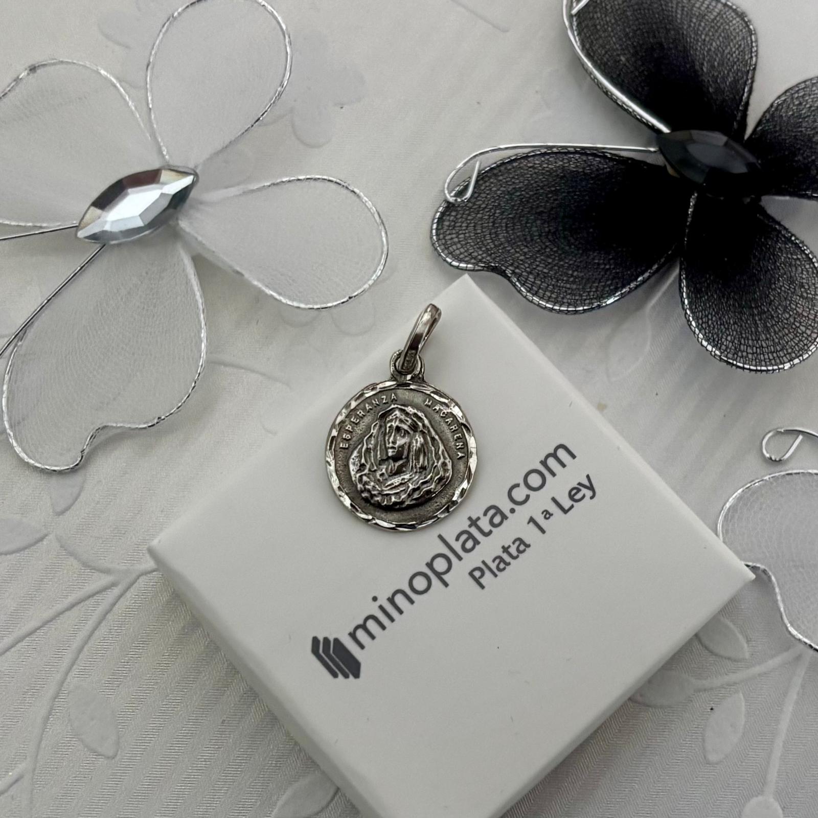 Medalla Virgen de la Esperanza 16mm de Plata de ley envejecida 4