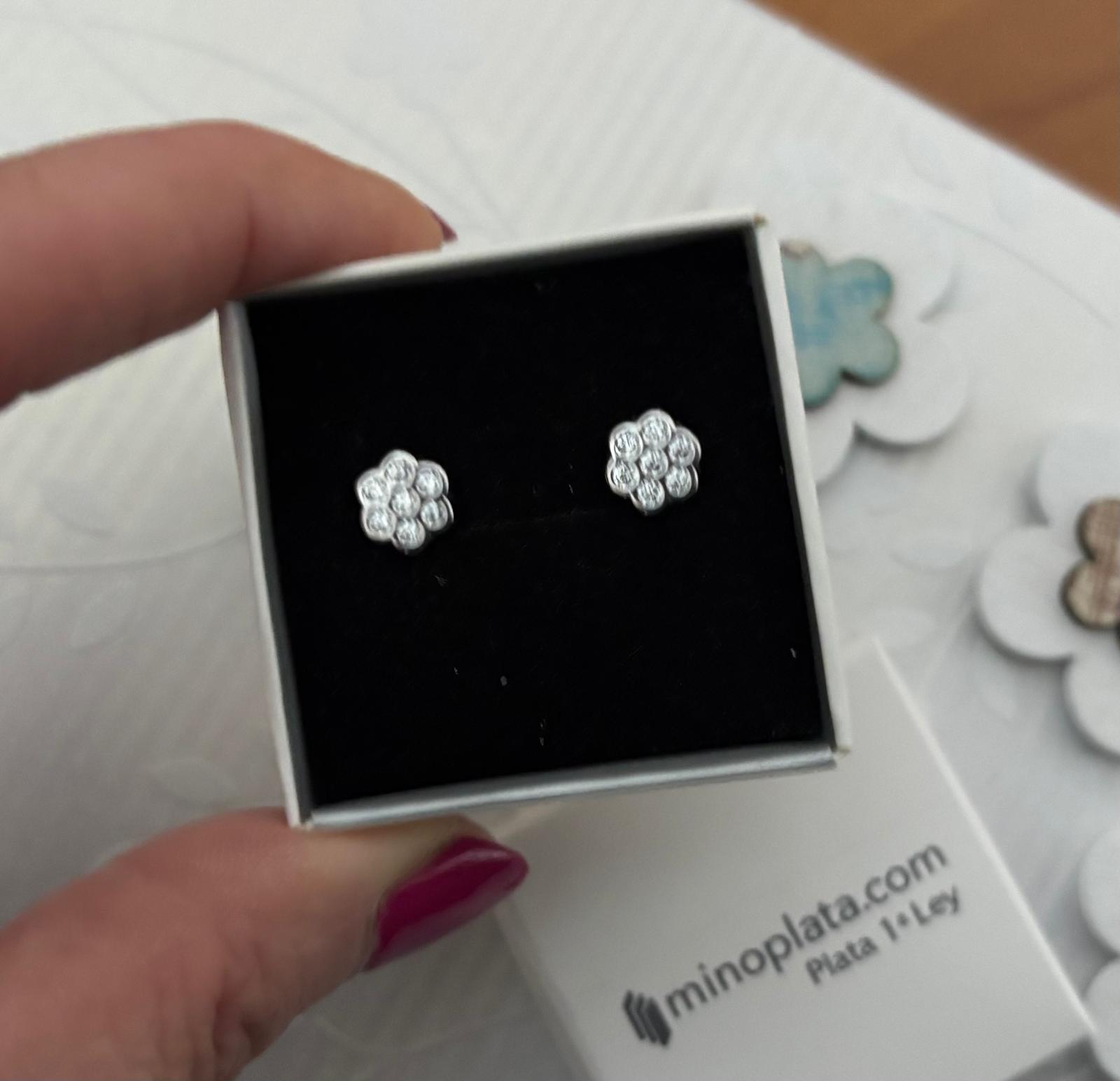 Pendientes flor de Plata rodiada y Circonitas con cierre rosca bola 5