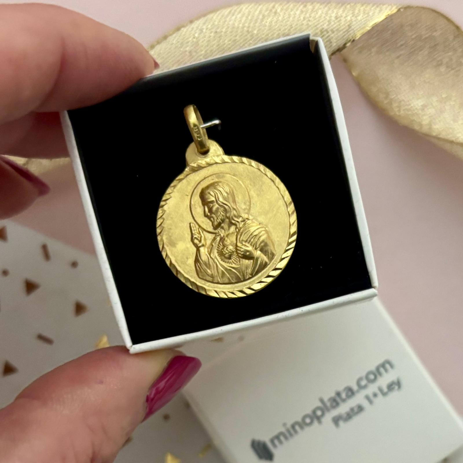 Medalla Escapulario borde tallado Virgen del Carmen y Sagrado Corazón de Jesús de Plata de ley chapada en Oro 22mm