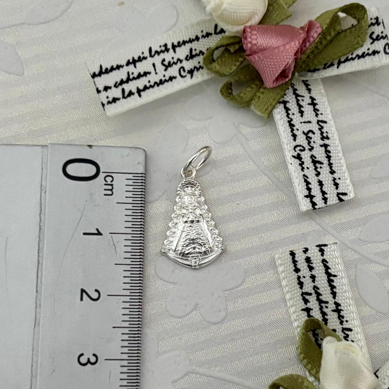 Medalla silueta pequeña de la Virgen del Rocío en Plata de ley 925 4