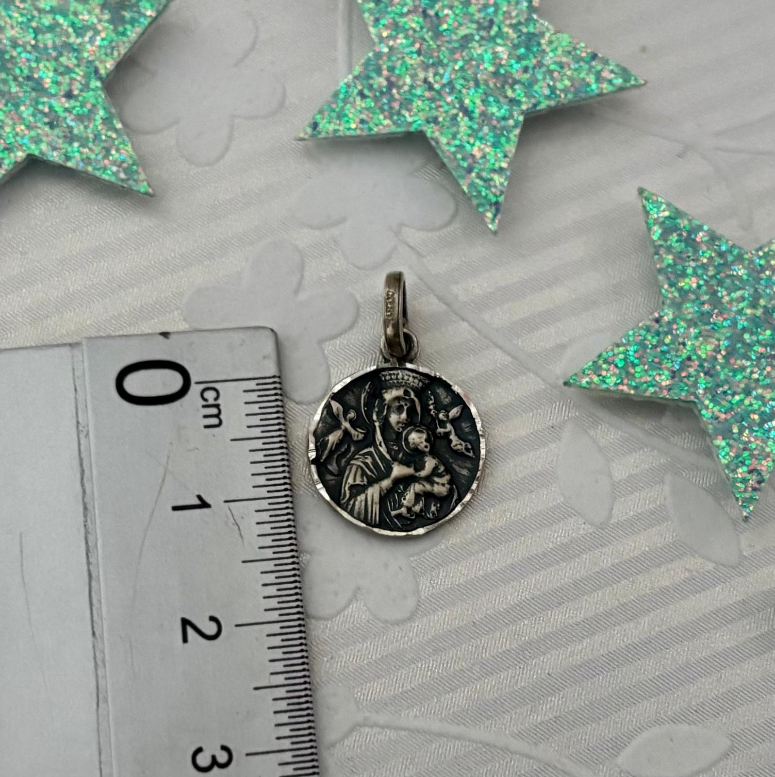 Medalla de la Virgen con Niño de Plata de ley envejecida 14mm 4