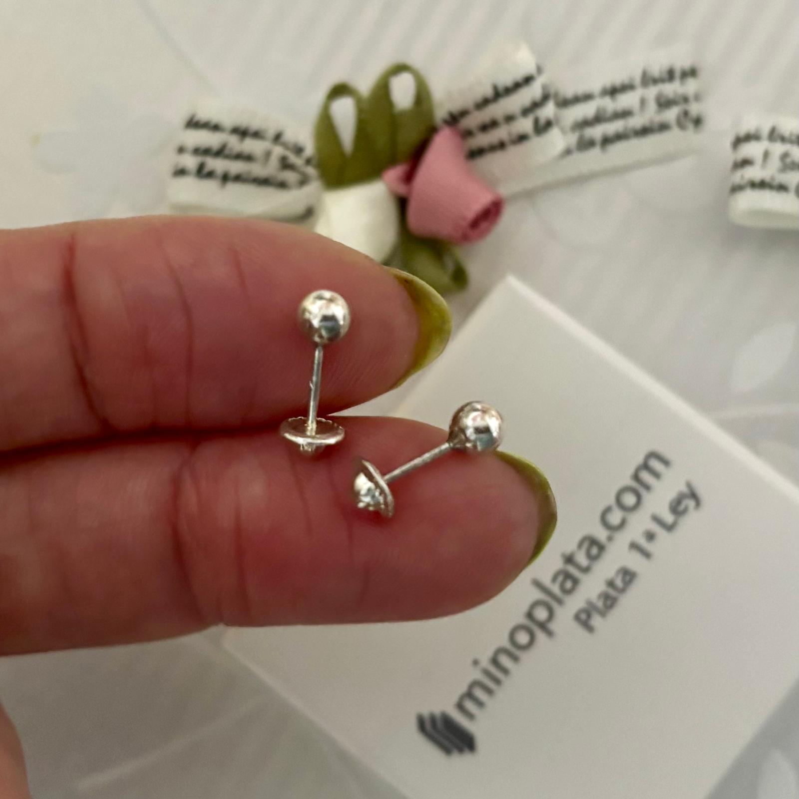 Pendientes bola 4mm de Plata de ley con cierre rosca de seguridad 3