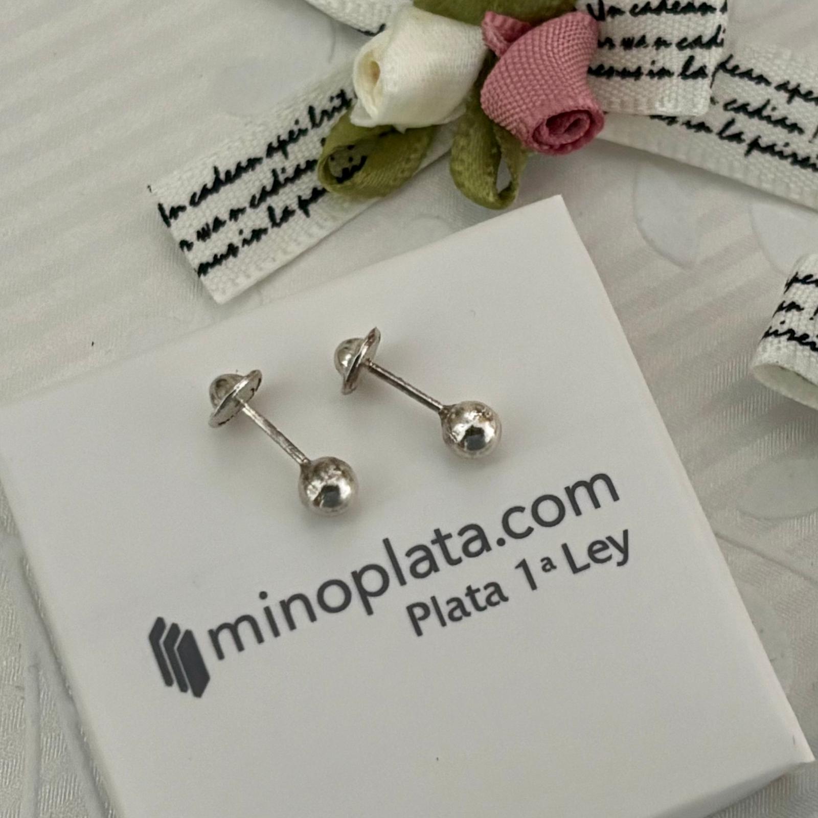 Pendientes bola 4mm de Plata de ley con cierre rosca de seguridad