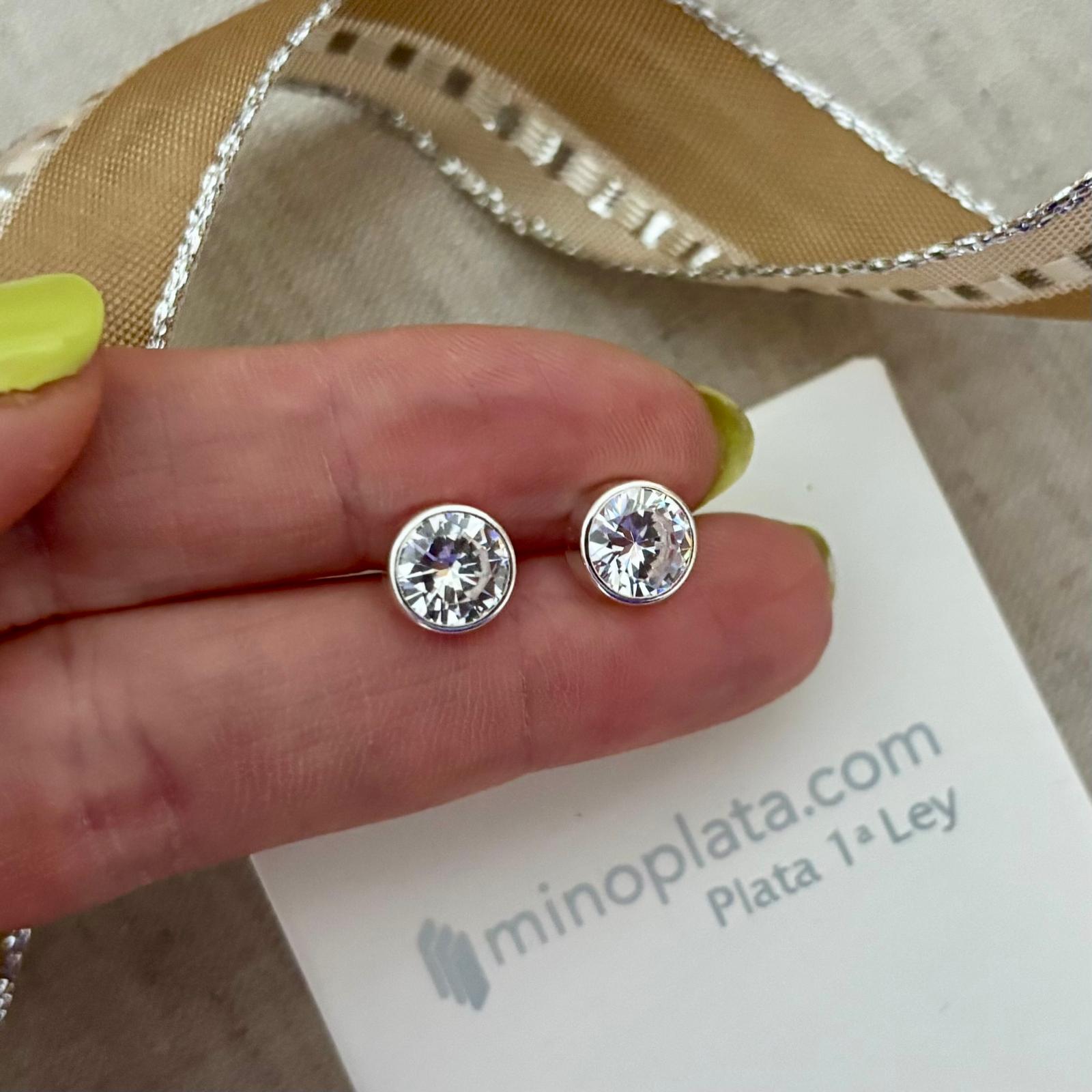 Pendientes unisex chatón 8mm de Plata de ley 925 con Circonitas blancas