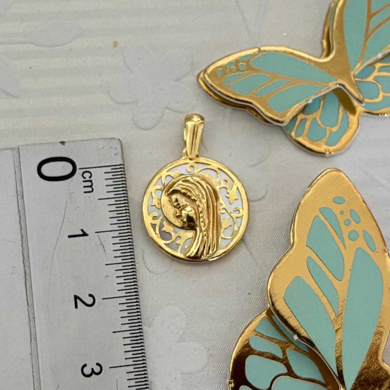 Medalla Virgen Niña de Plata chapada en Oro con Nácar 16mm 4
