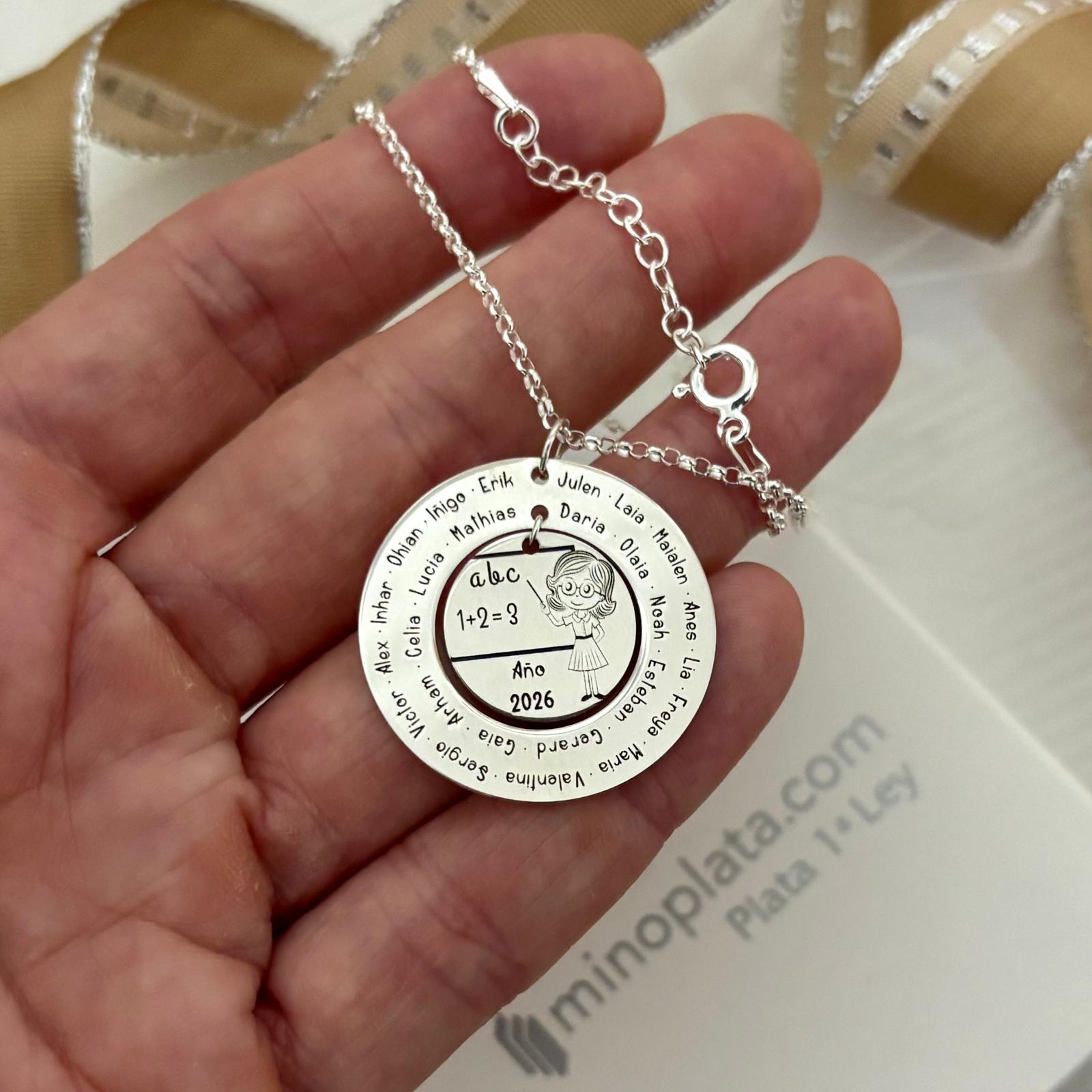 Gargantilla personalizada maestra con nombre alumnos en Plata de ley 925