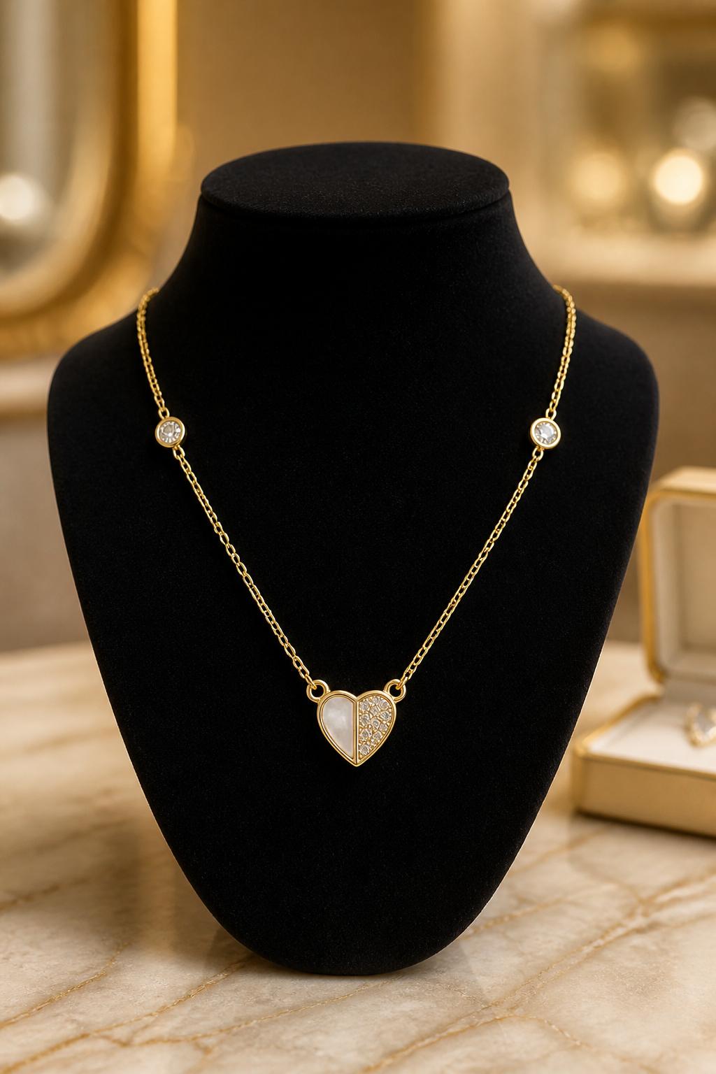 Gargantilla corazón nácar y puntos de luz en Plata de ley chapada Oro 3