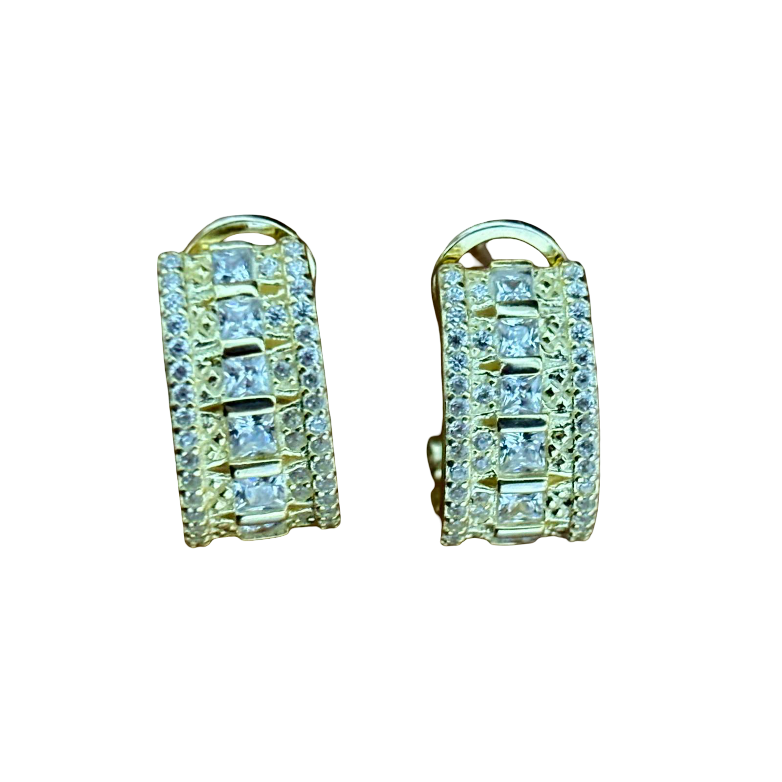 Pendientes Medio Aro Plata Dorada Circonitas Omega | Minoplata