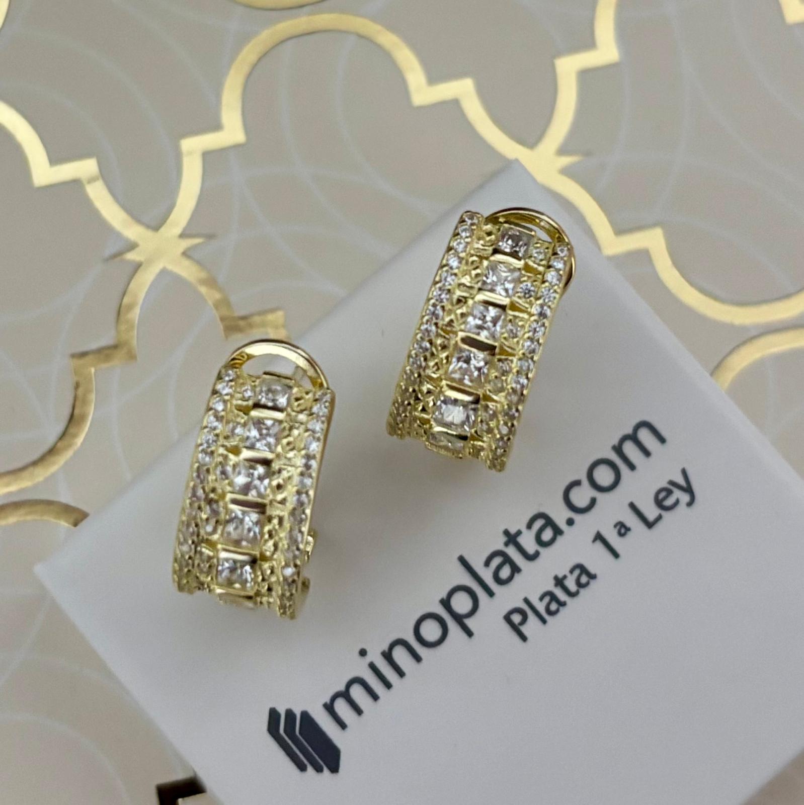 Pendientes Medio Aro Plata Dorada Circonitas Omega | Minoplata