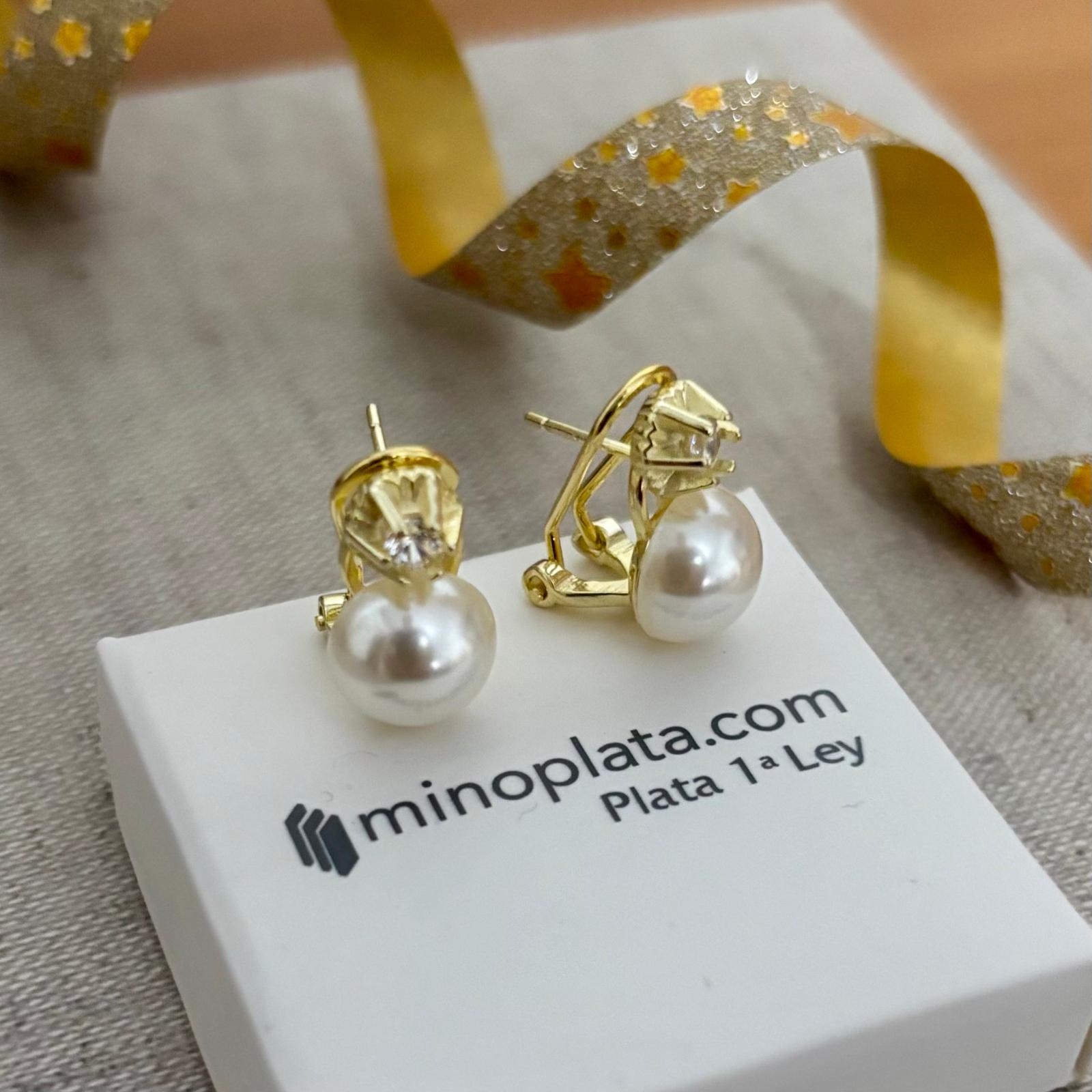 Pendientes de Plata de ley chapada oro Perlas cultivadas 10mm con Circonitas y cierre omega