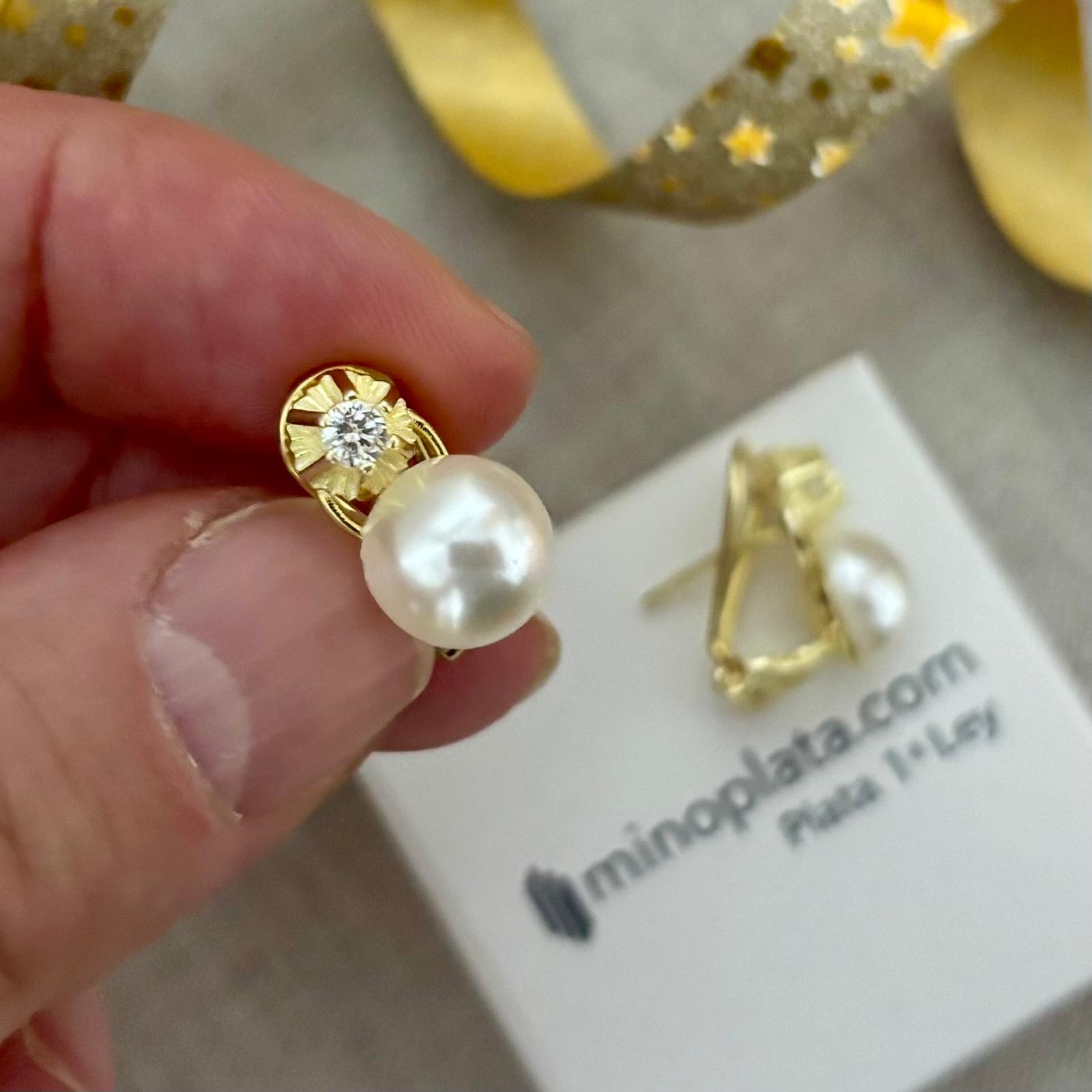 Pendientes de Plata de ley chapada oro Perlas cultivadas 10mm con Circonitas y cierre omega 5