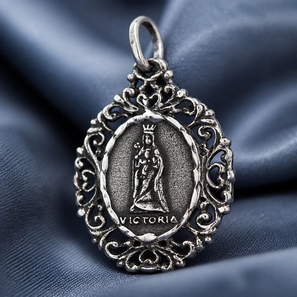 Medalla Virgen de la Victoria de Plata de ley envejecida 4